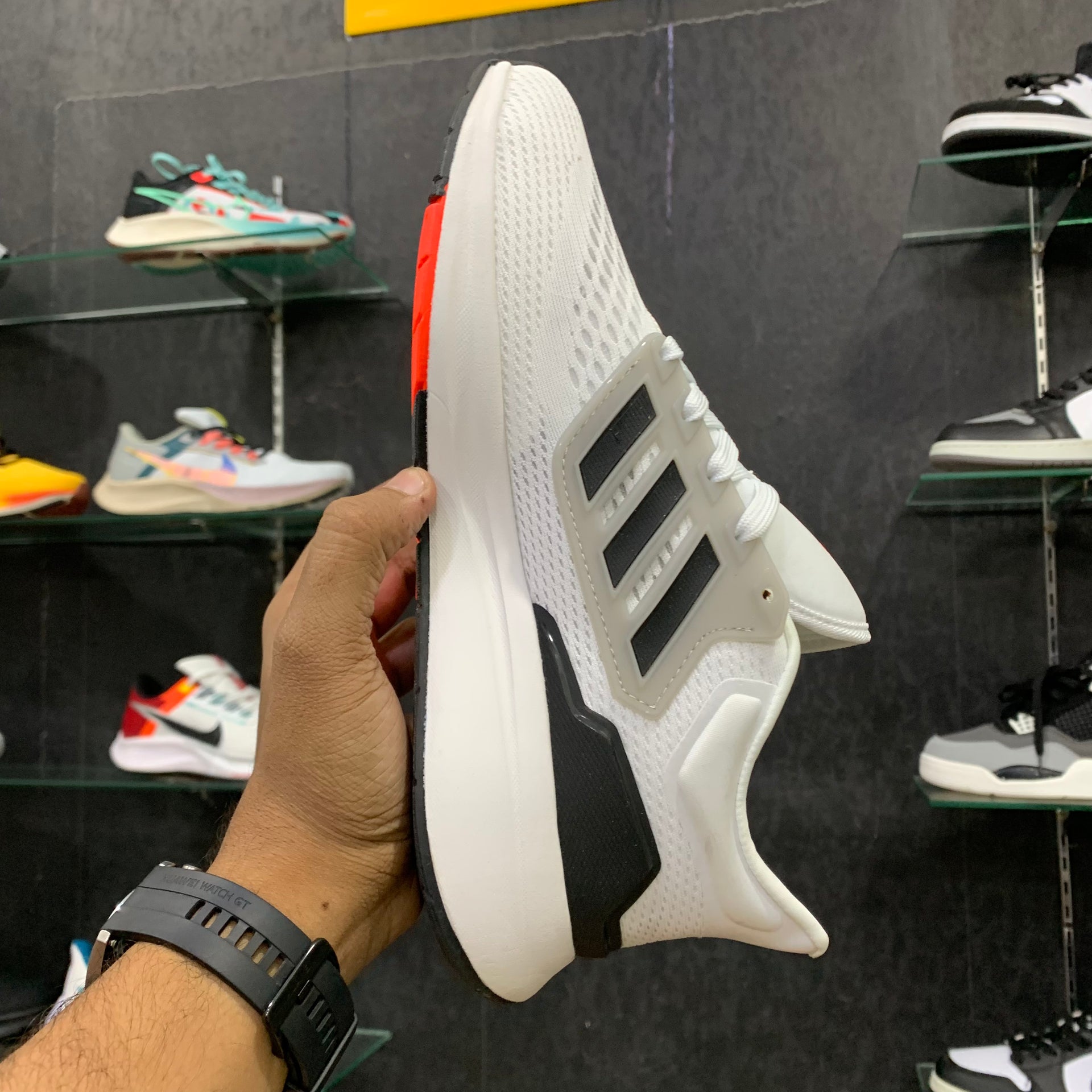 AD Ultra Bouncce Running White Red
