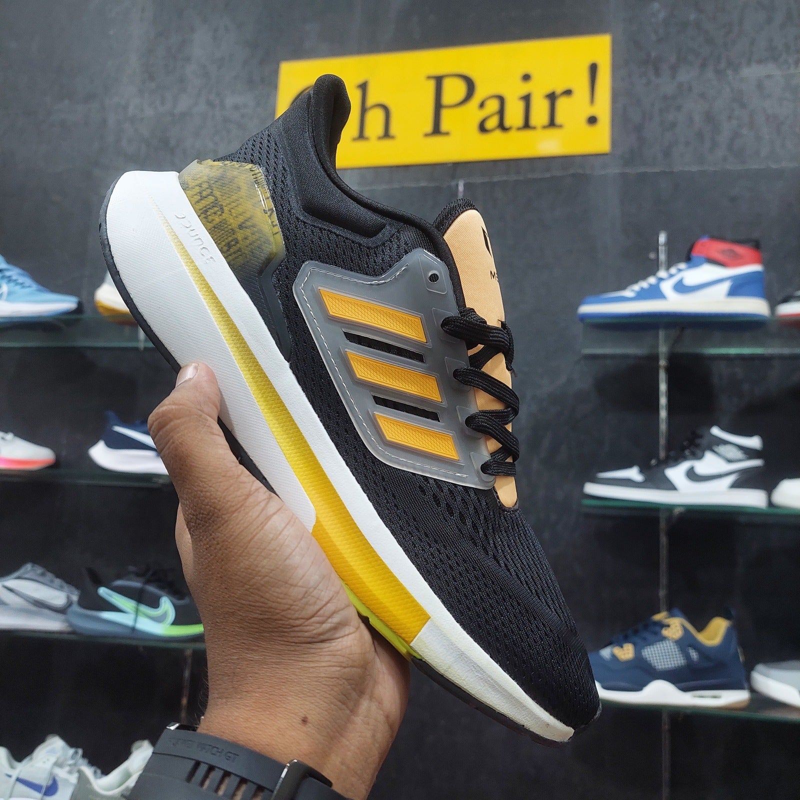 AD Ultra Bouncce Running Black Messii Edition