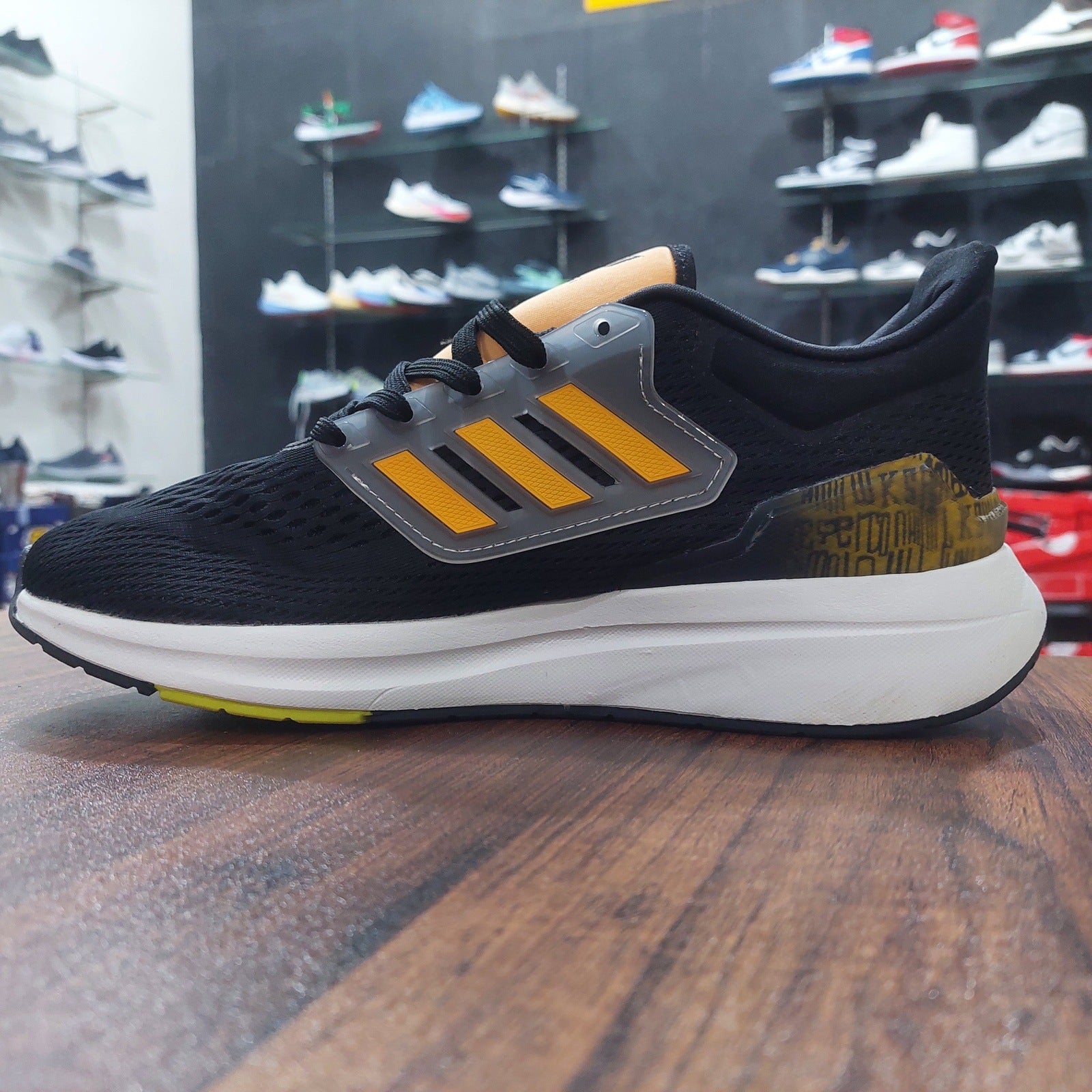 AD Ultra Bouncce Running Black Messii Edition