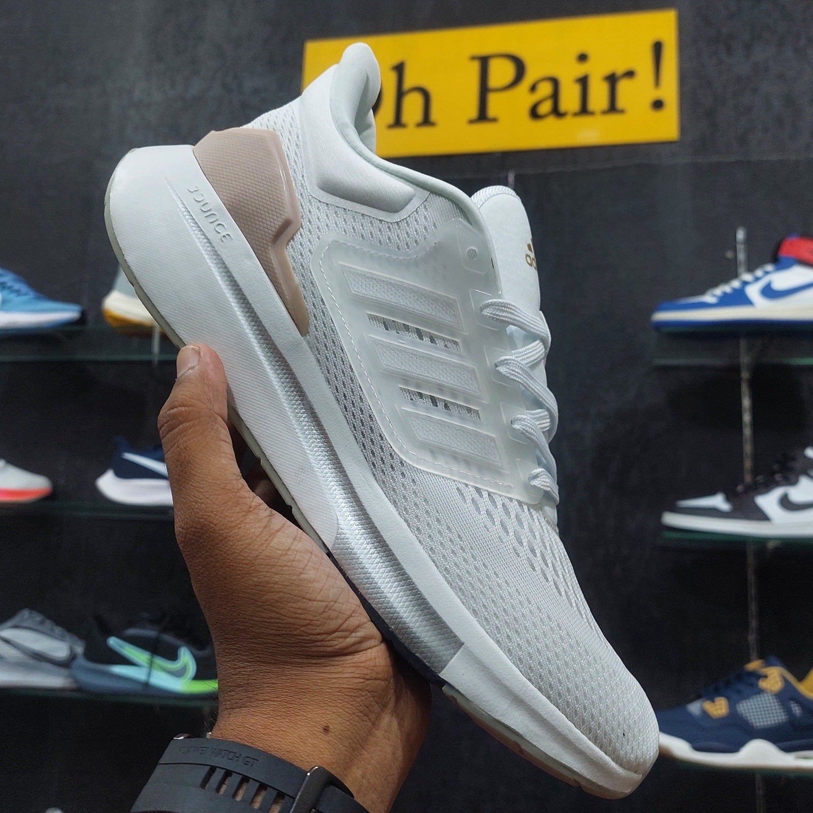 AD Ultra Bouncce Running White Buiscuit