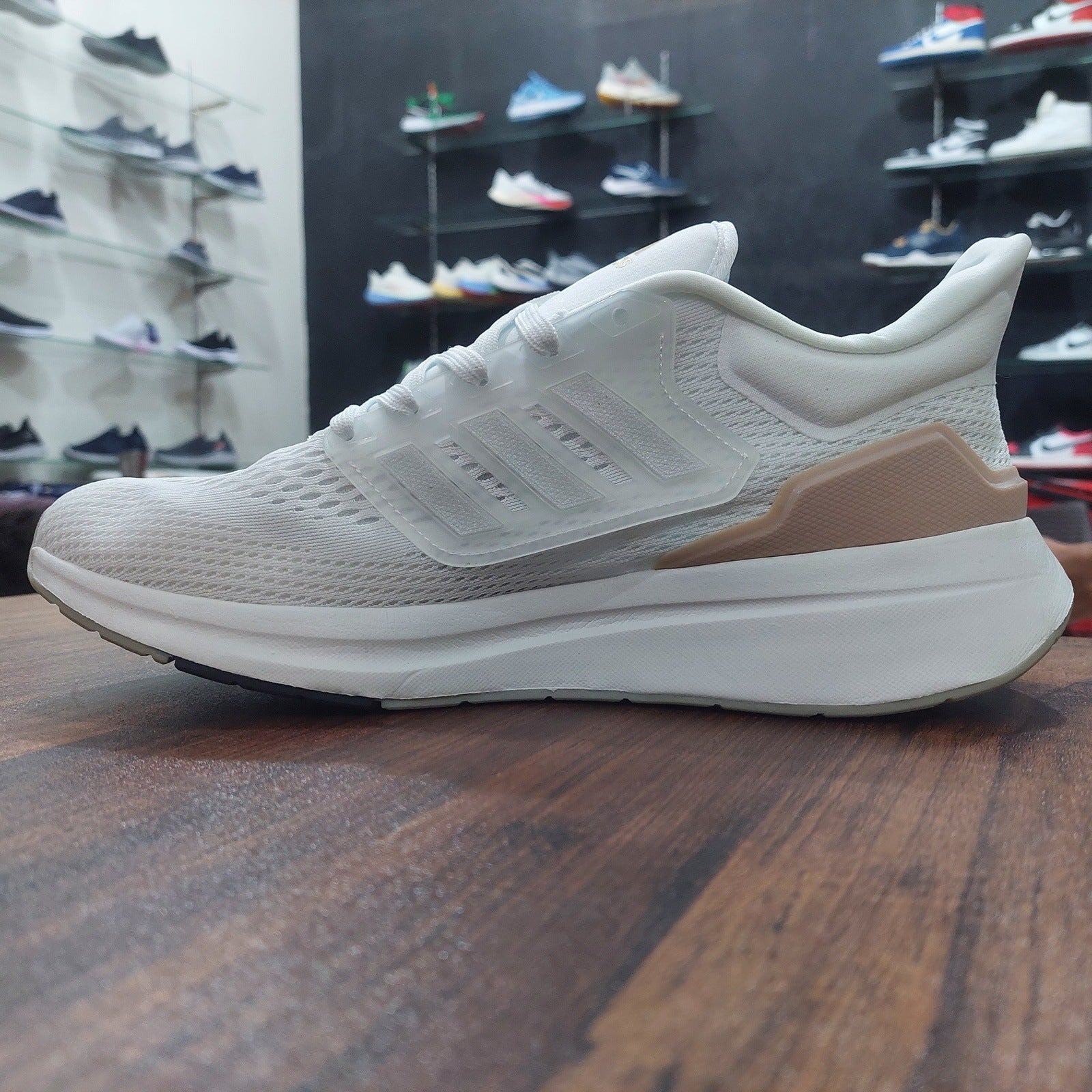 AD Ultra Bouncce Running White Buiscuit