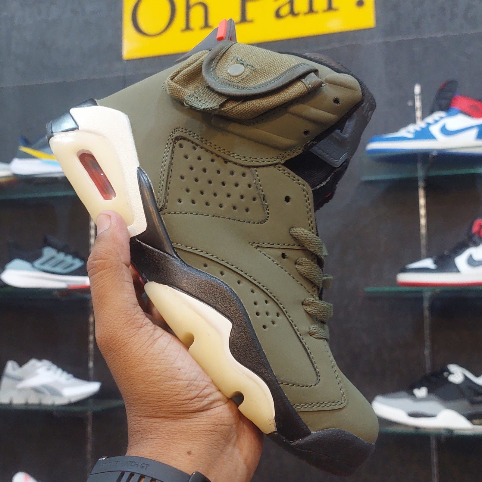 AJ 6 Traviss Sccott