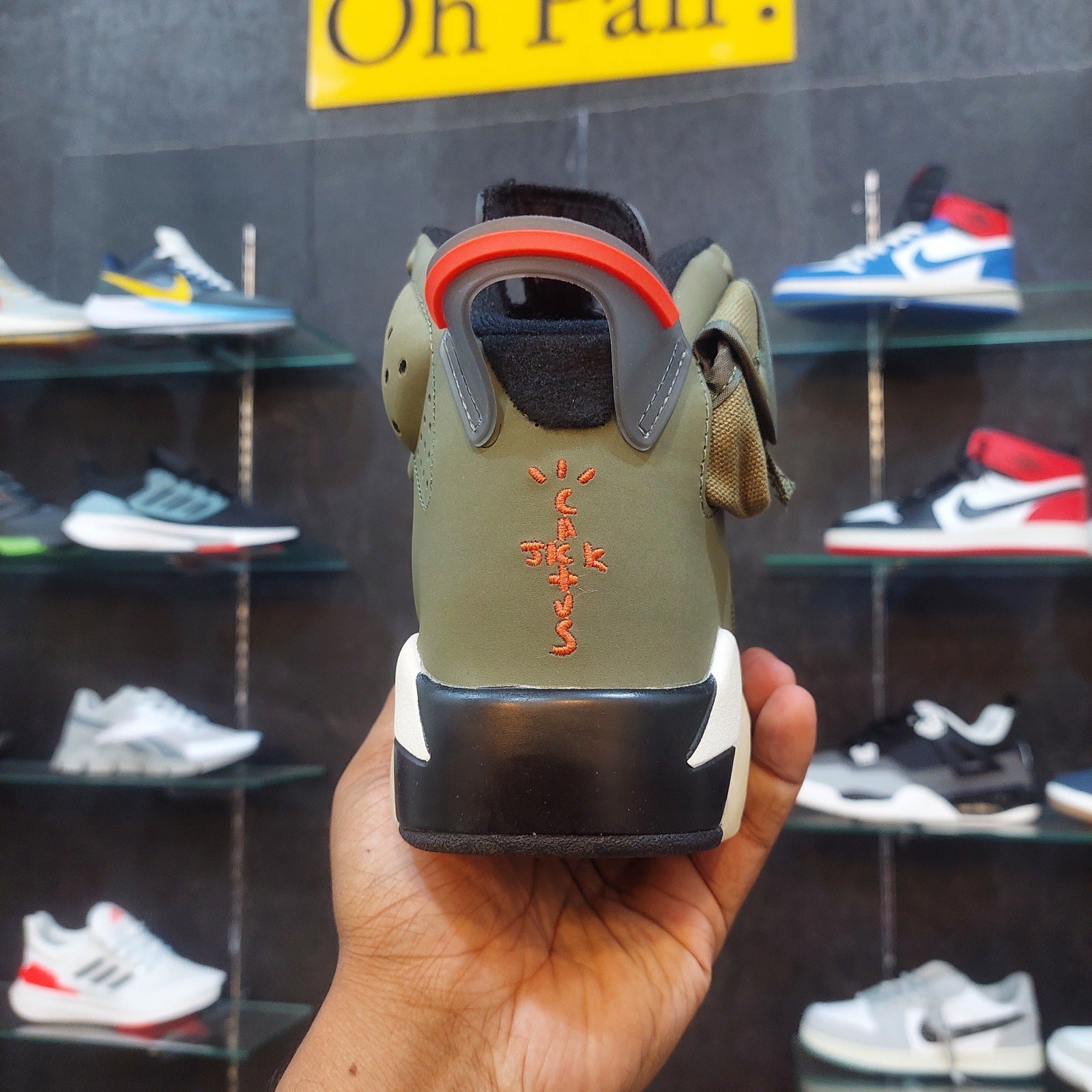 AJ 6 Traviss Sccott
