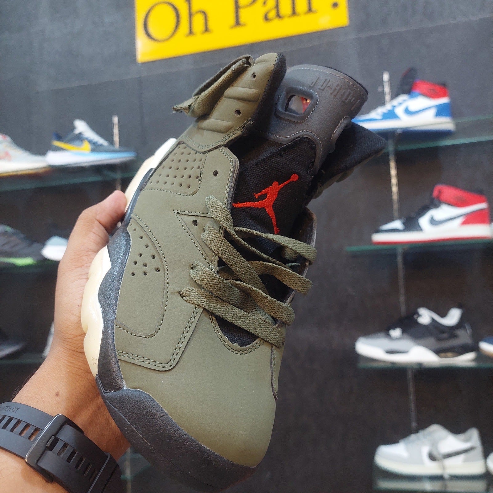 AJ 6 Traviss Sccott
