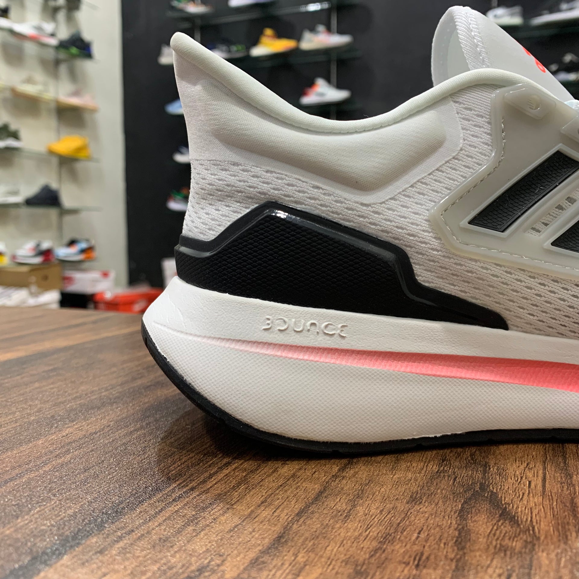 AD Ultra Bouncce Running White Red