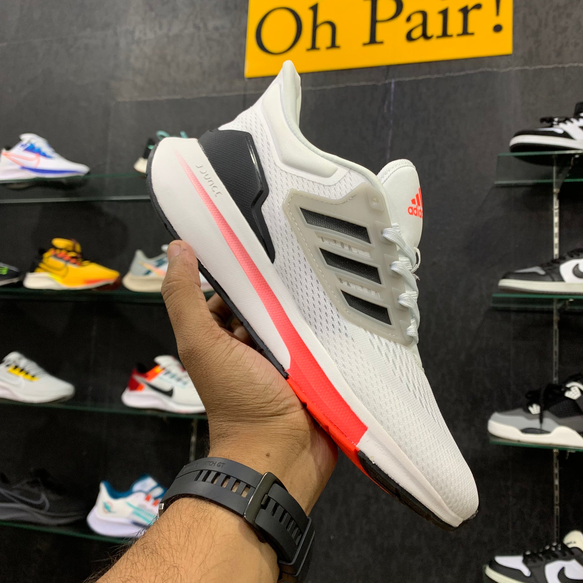 AD Ultra Bouncce Running White Red
