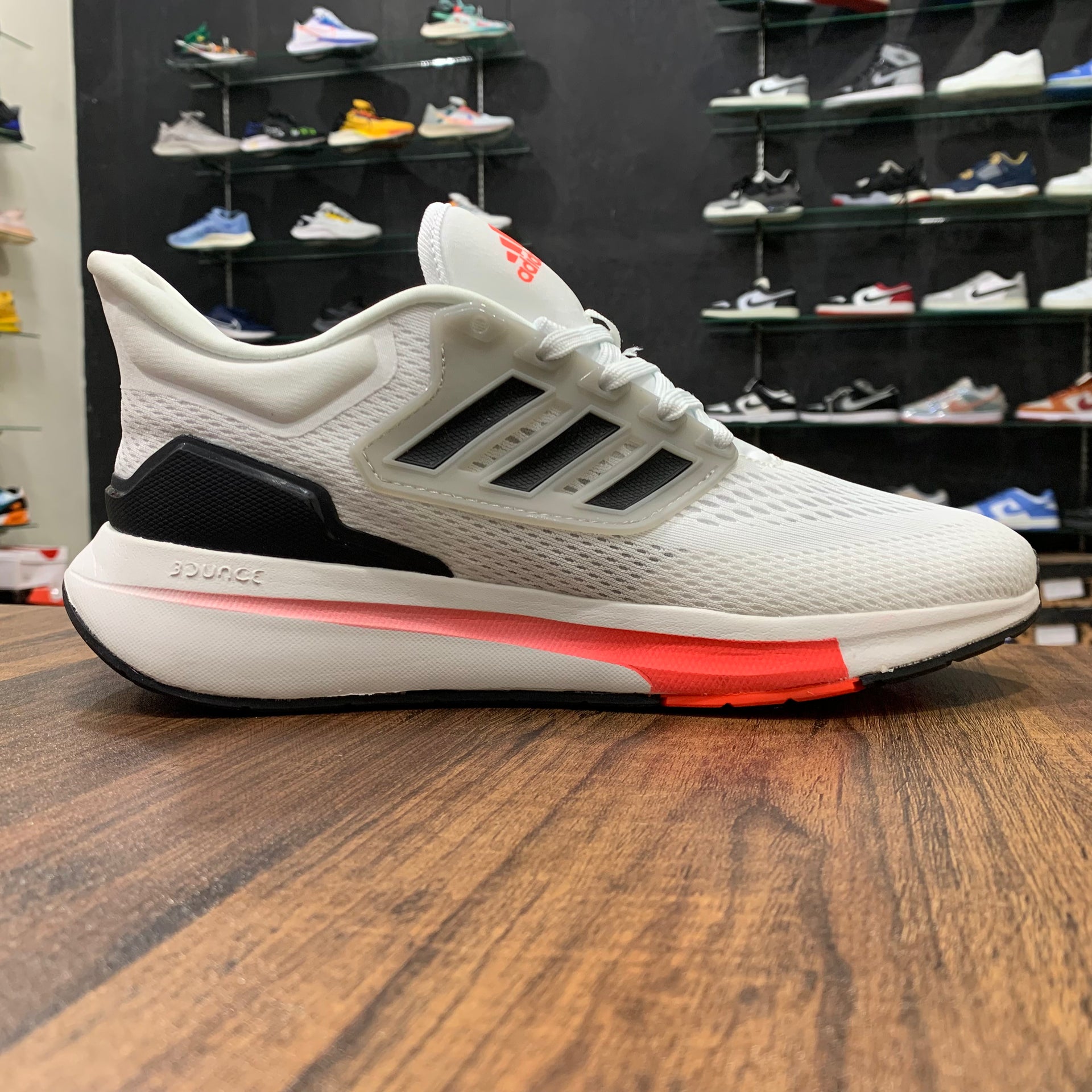 AD Ultra Bouncce Running White Red