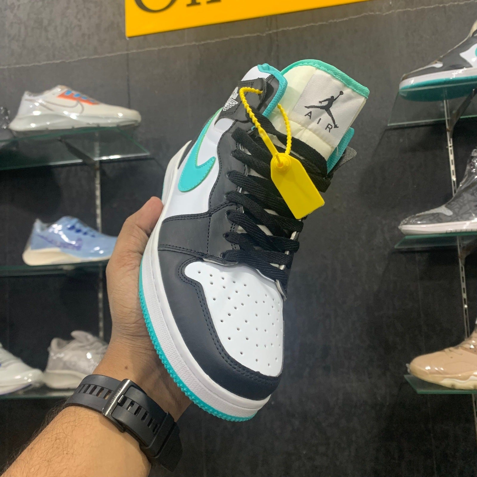AJ 1 Retro Mid