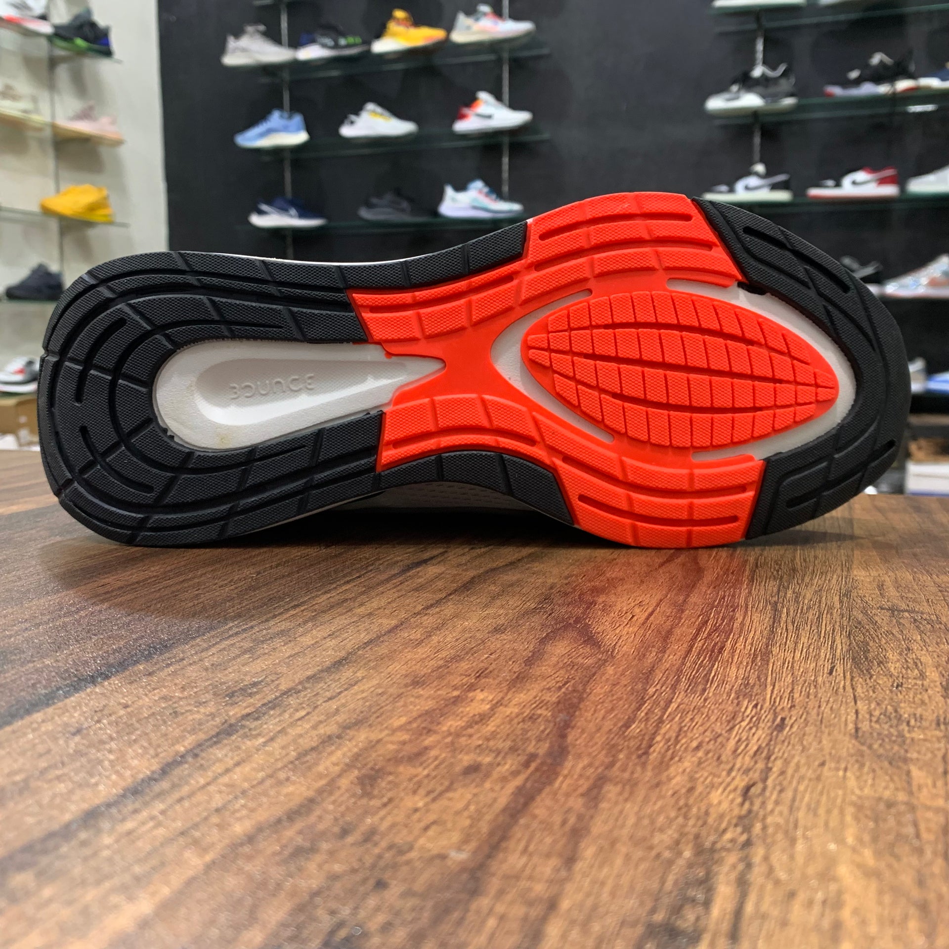 AD Ultra Bouncce Running White Red