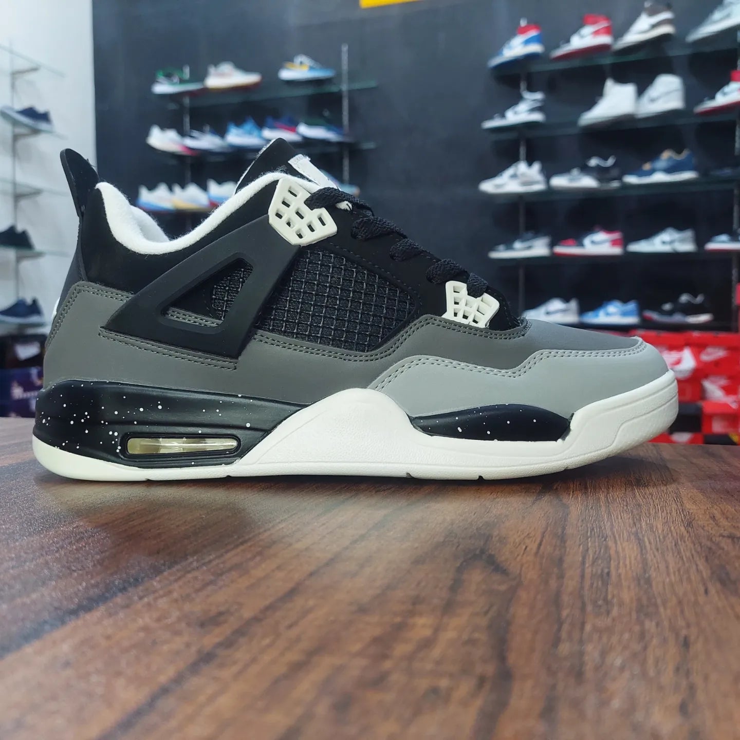 AJ4 RETRO AJ4 FEARPACK