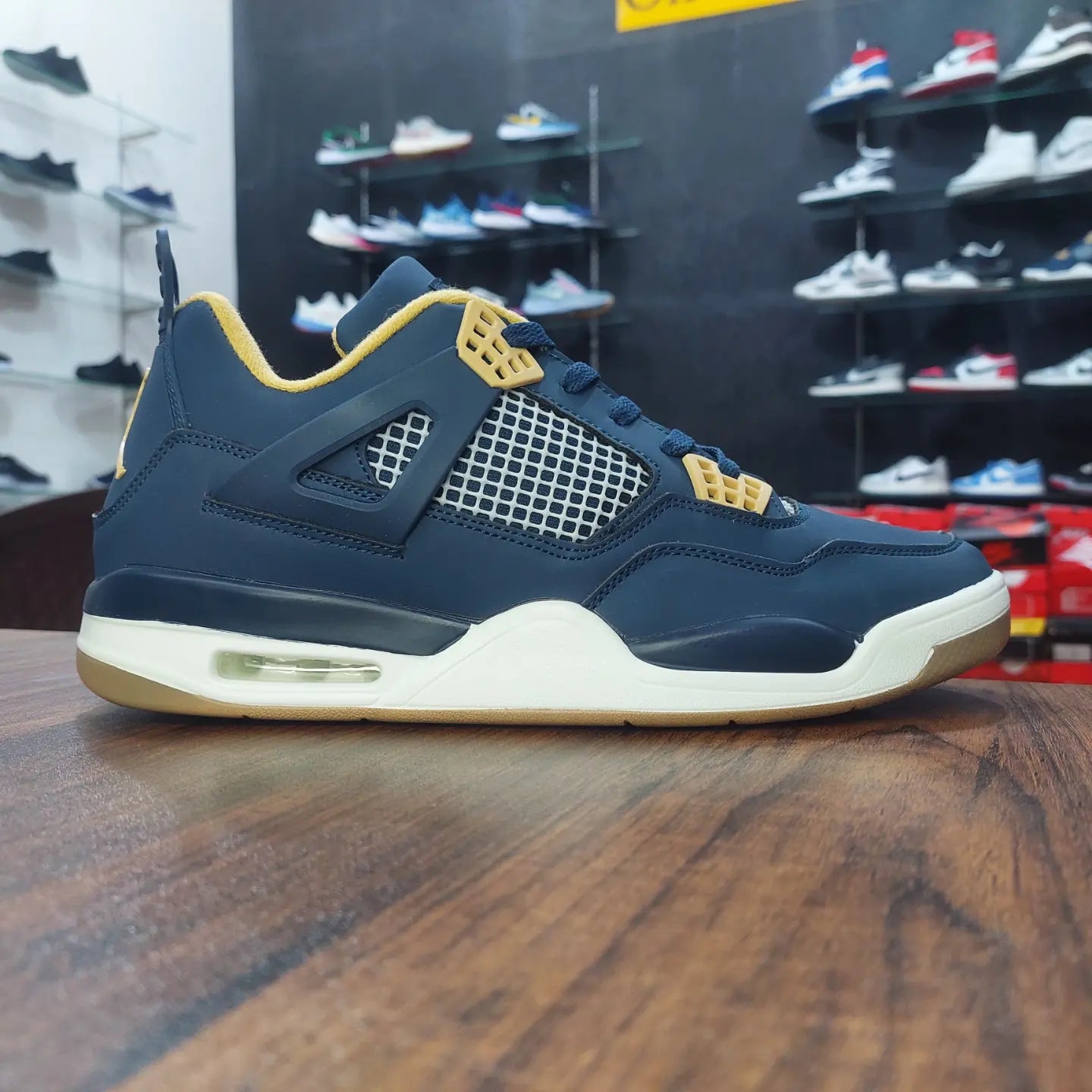 AJ4 MIDNIGHT NAVY/GOLD LEAF