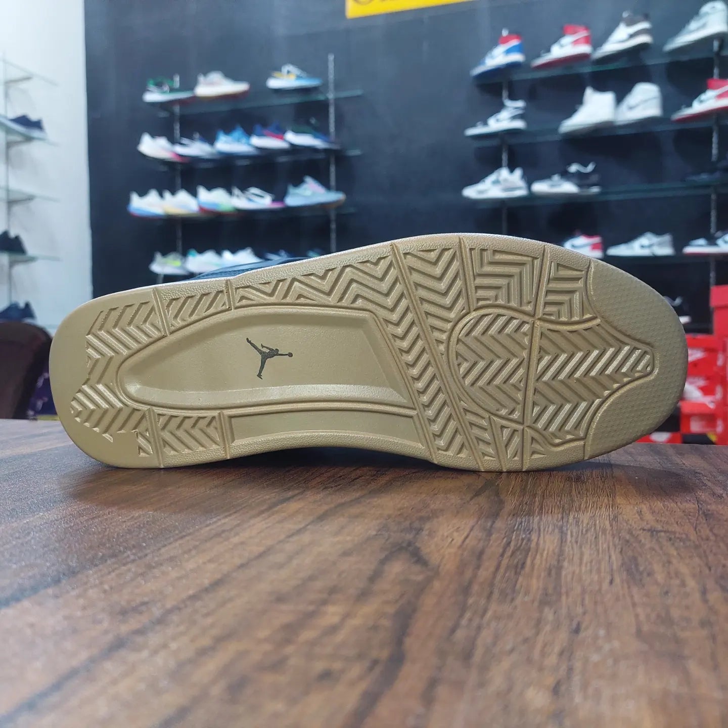 AJ4 MIDNIGHT NAVY/GOLD LEAF