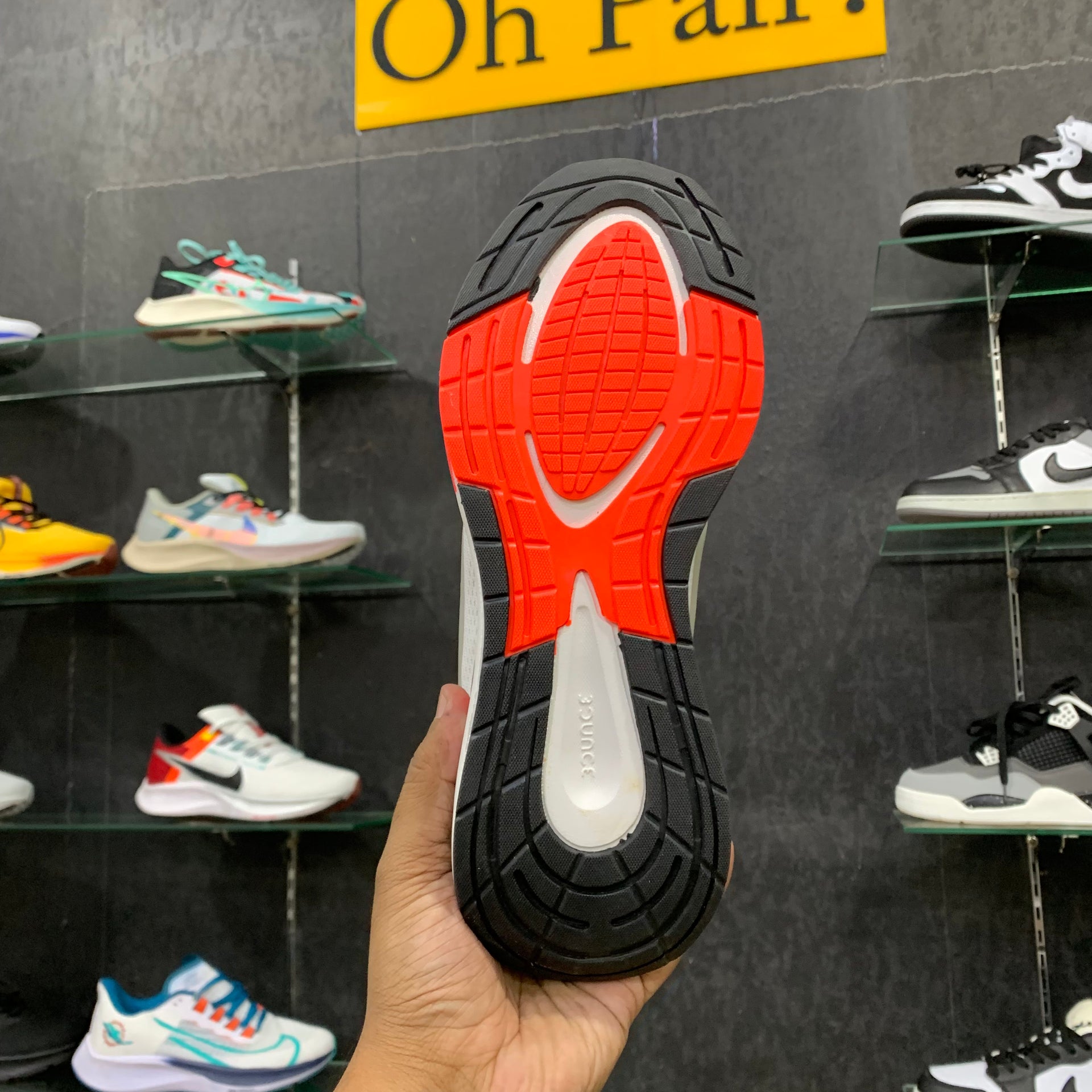 AD Ultra Bouncce Running White Red