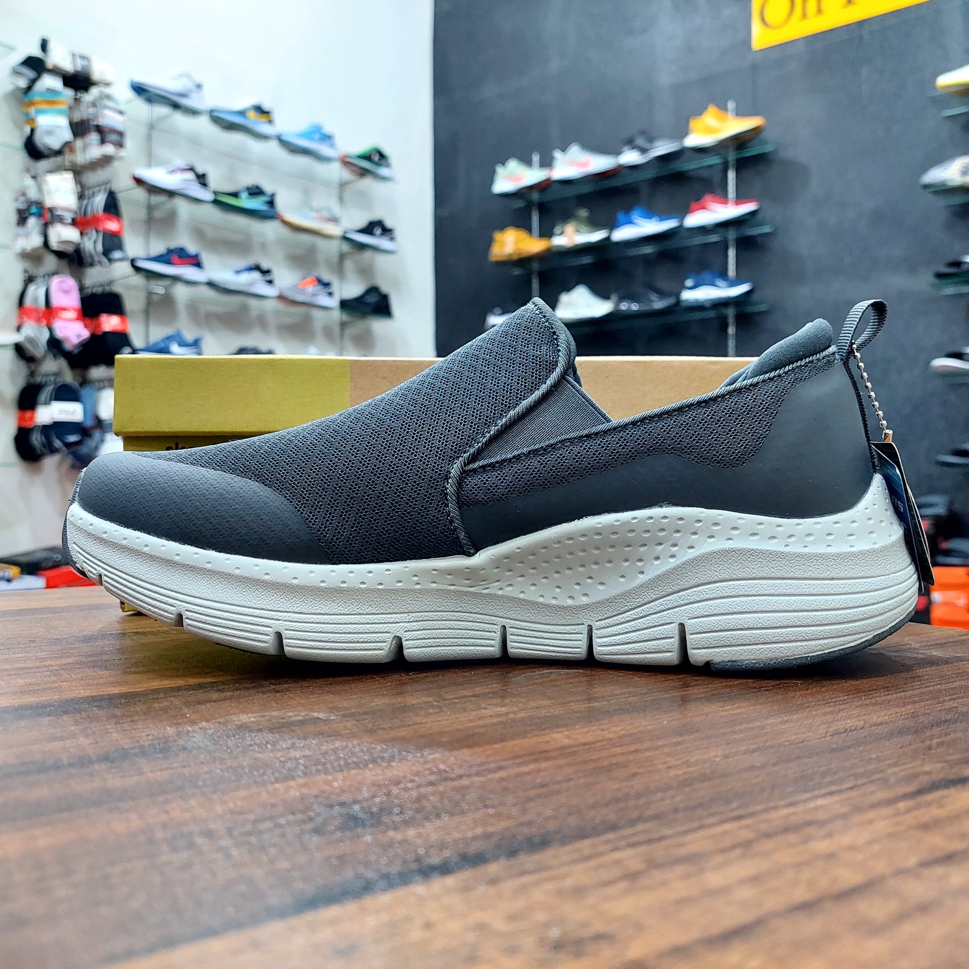 Sketcher Arch Fit Banlin