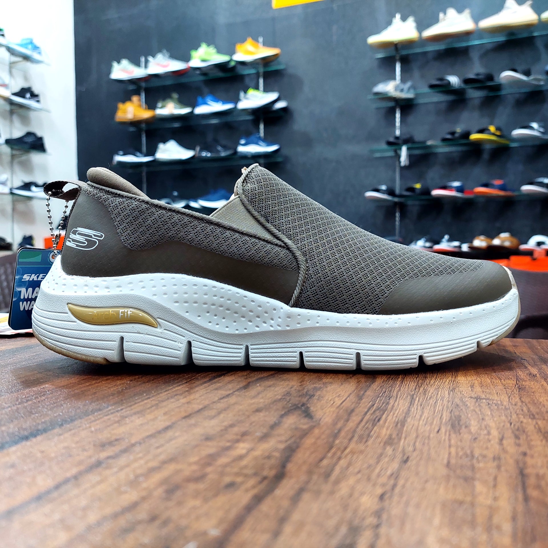 Sketcher Arch Fit Banlin