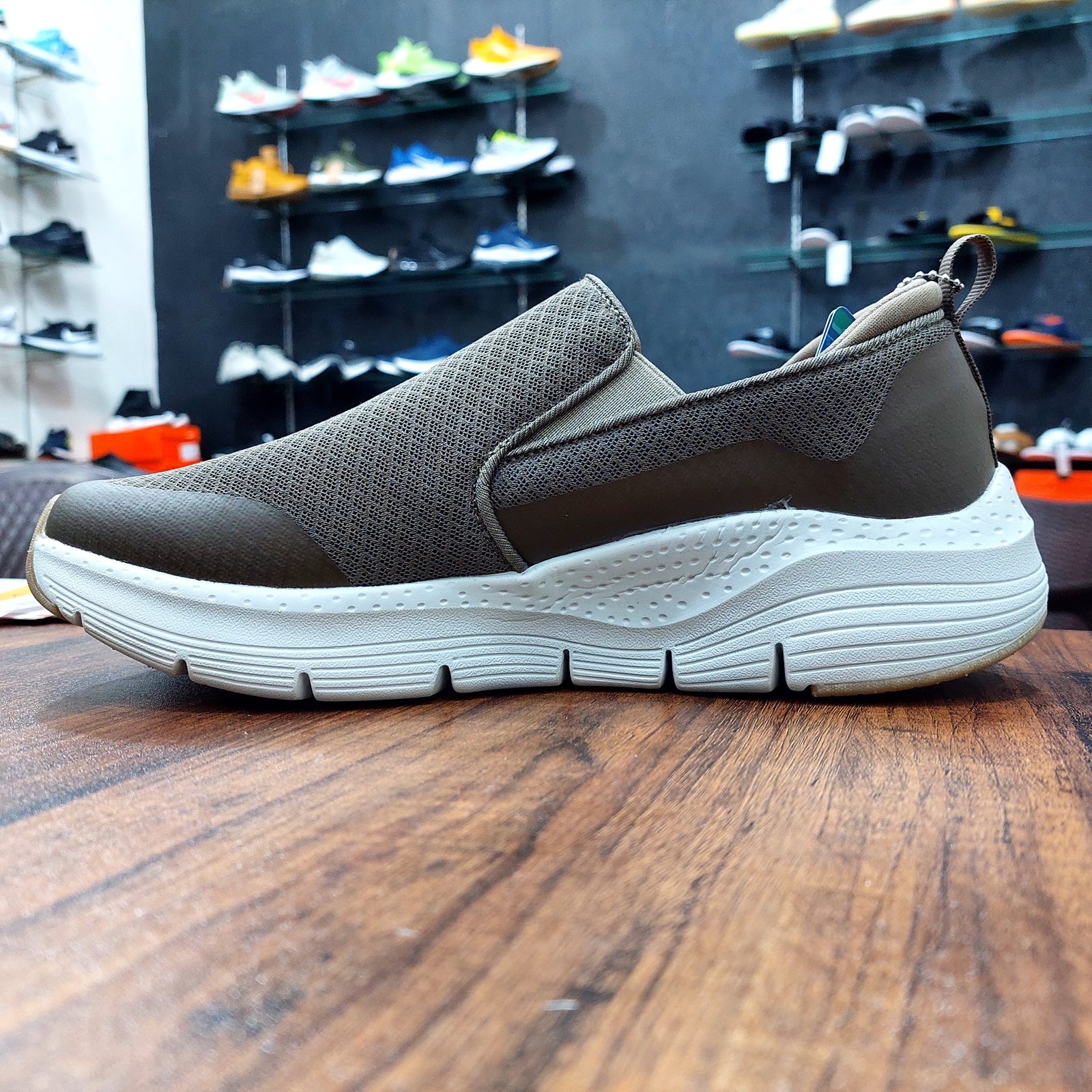 Sketcher Arch Fit Banlin