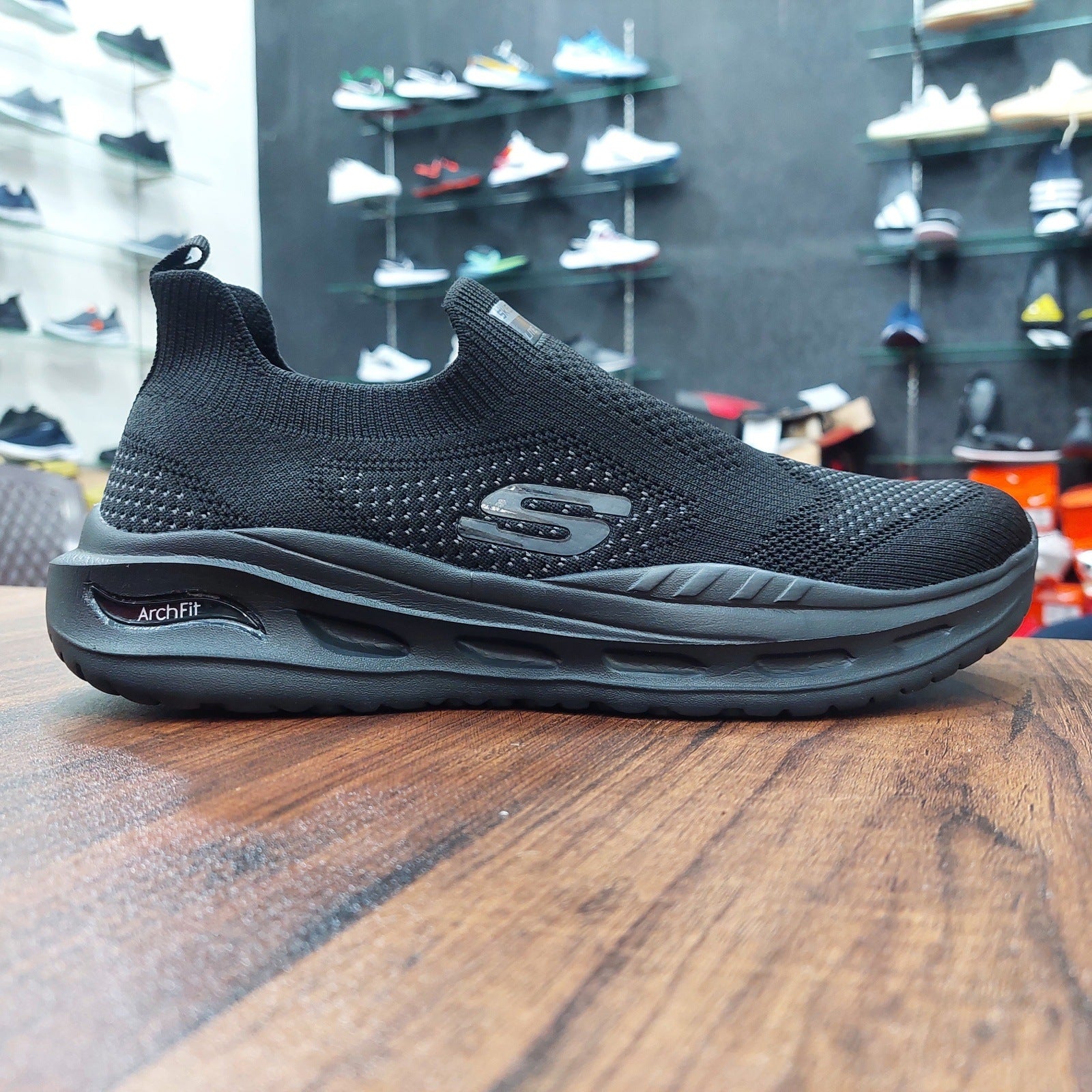 Sketcher black cheap