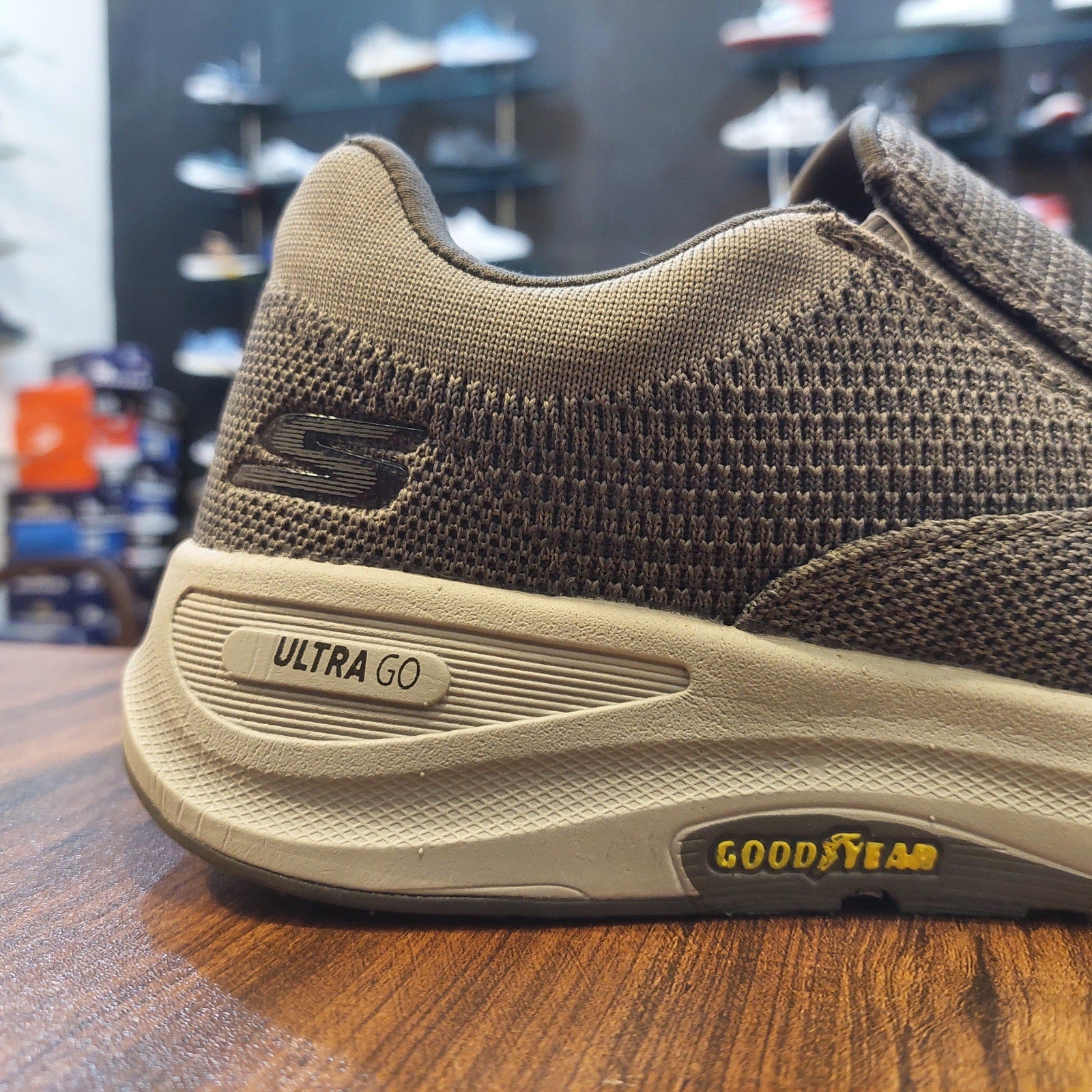 Sketcher Arch Fit Motley - Vaseo 