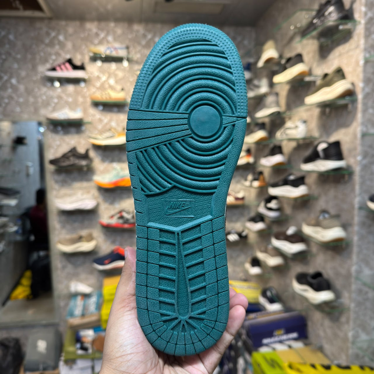 AJ 1 Retro Low Mystic Green