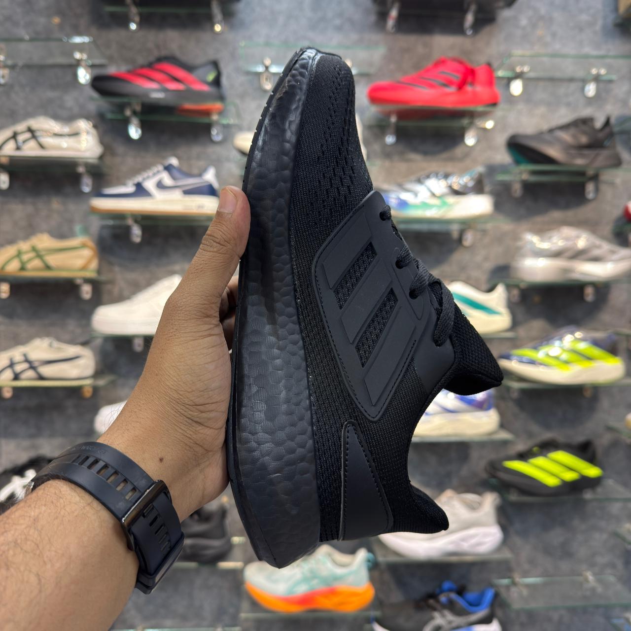 Ad PureBoost 22 All Black