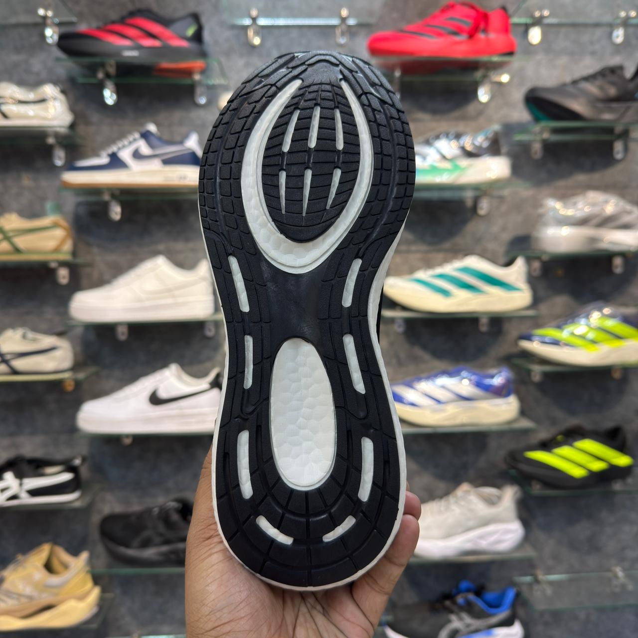 Ad PureBoost 22 Black White