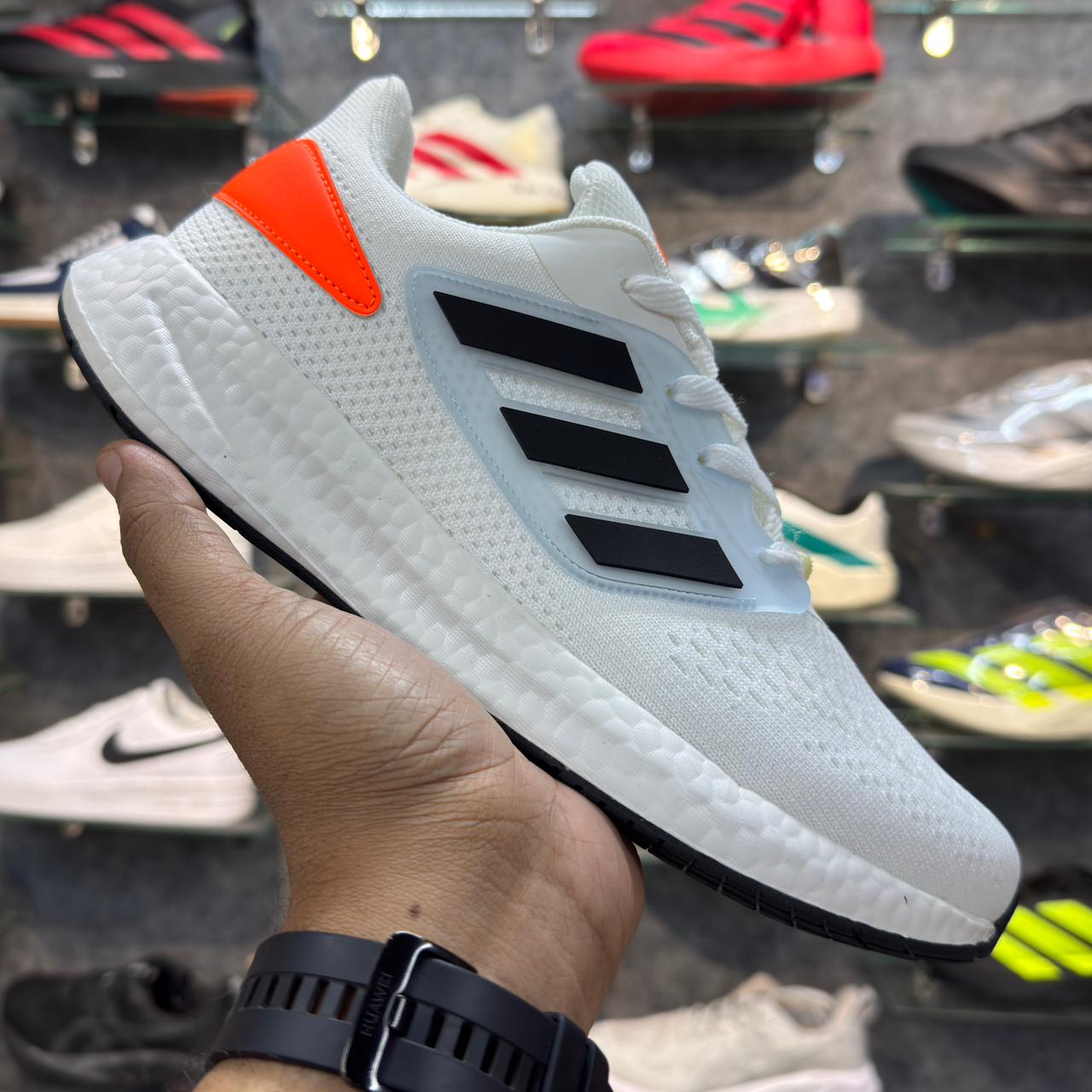 Ad PureBoost 22 Cloud White / Core Black / Blue Dawn