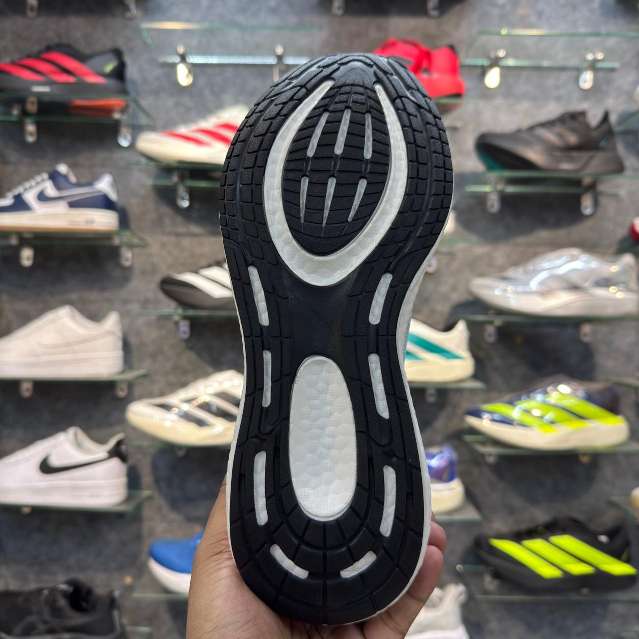 Ad PureBoost 22 Cloud White / Core Black / Blue Dawn