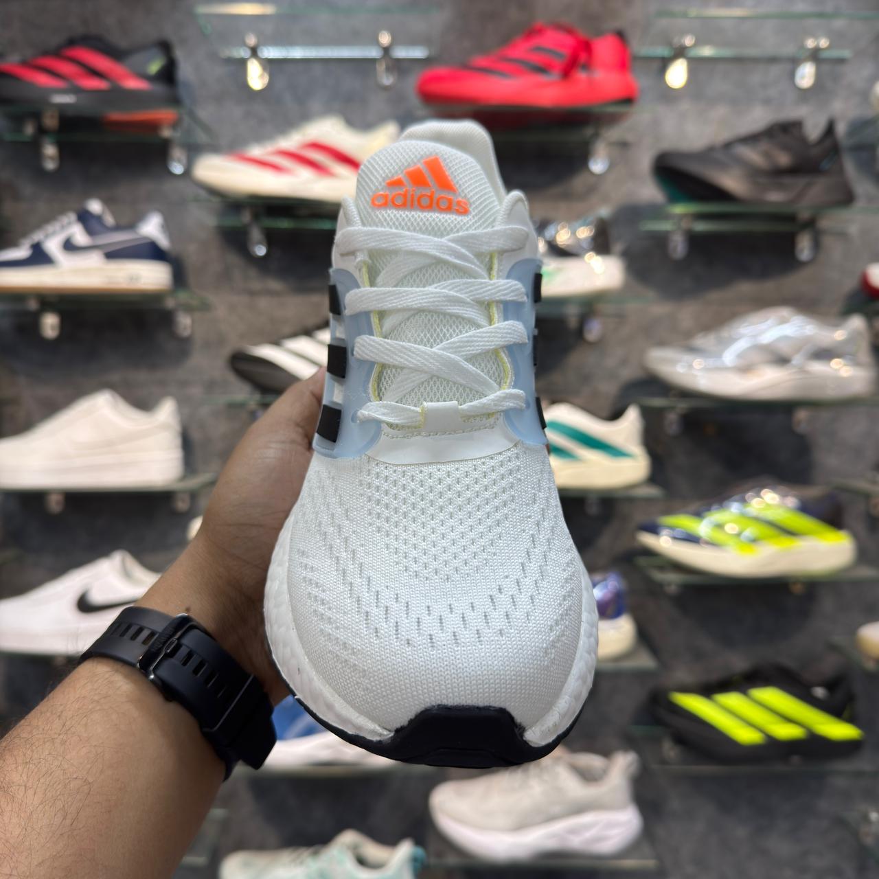 Ad PureBoost 22 Cloud White / Core Black / Blue Dawn