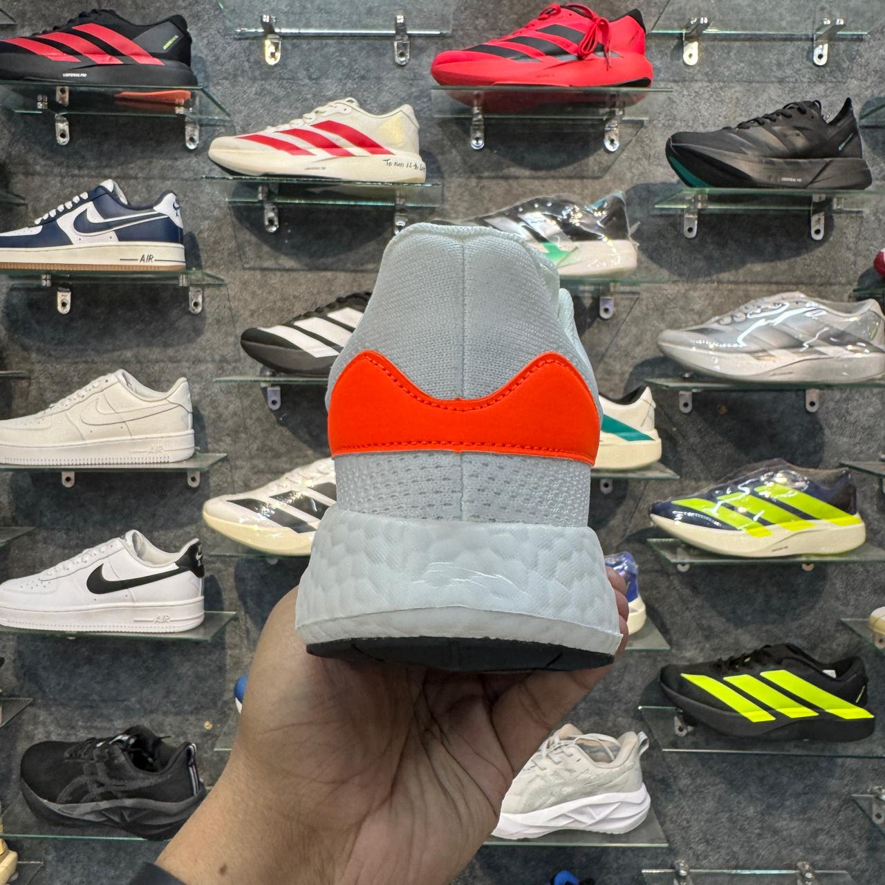 Ad PureBoost 22 Cloud White / Core Black / Blue Dawn