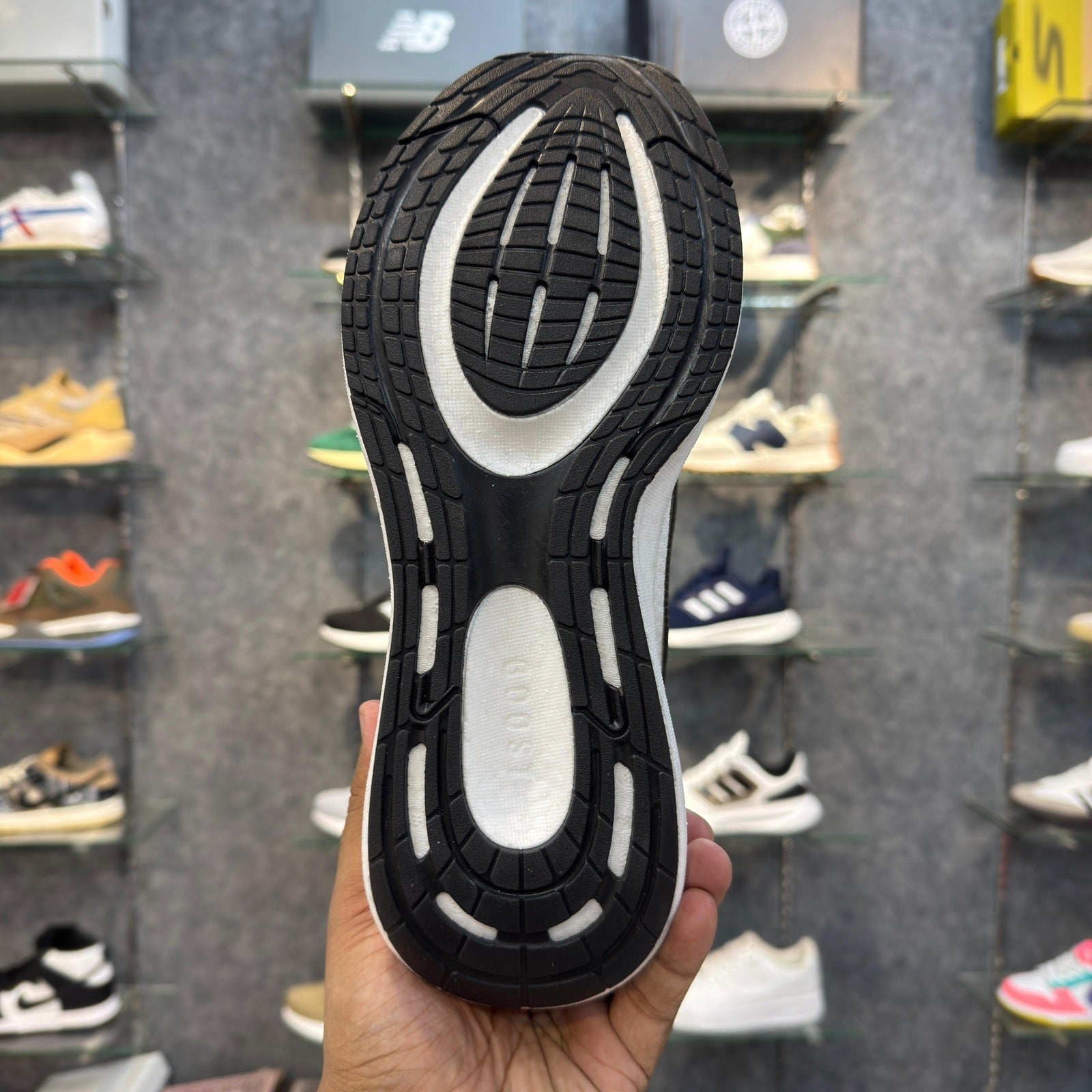 Ad PureBoost 22 White Black 2.0