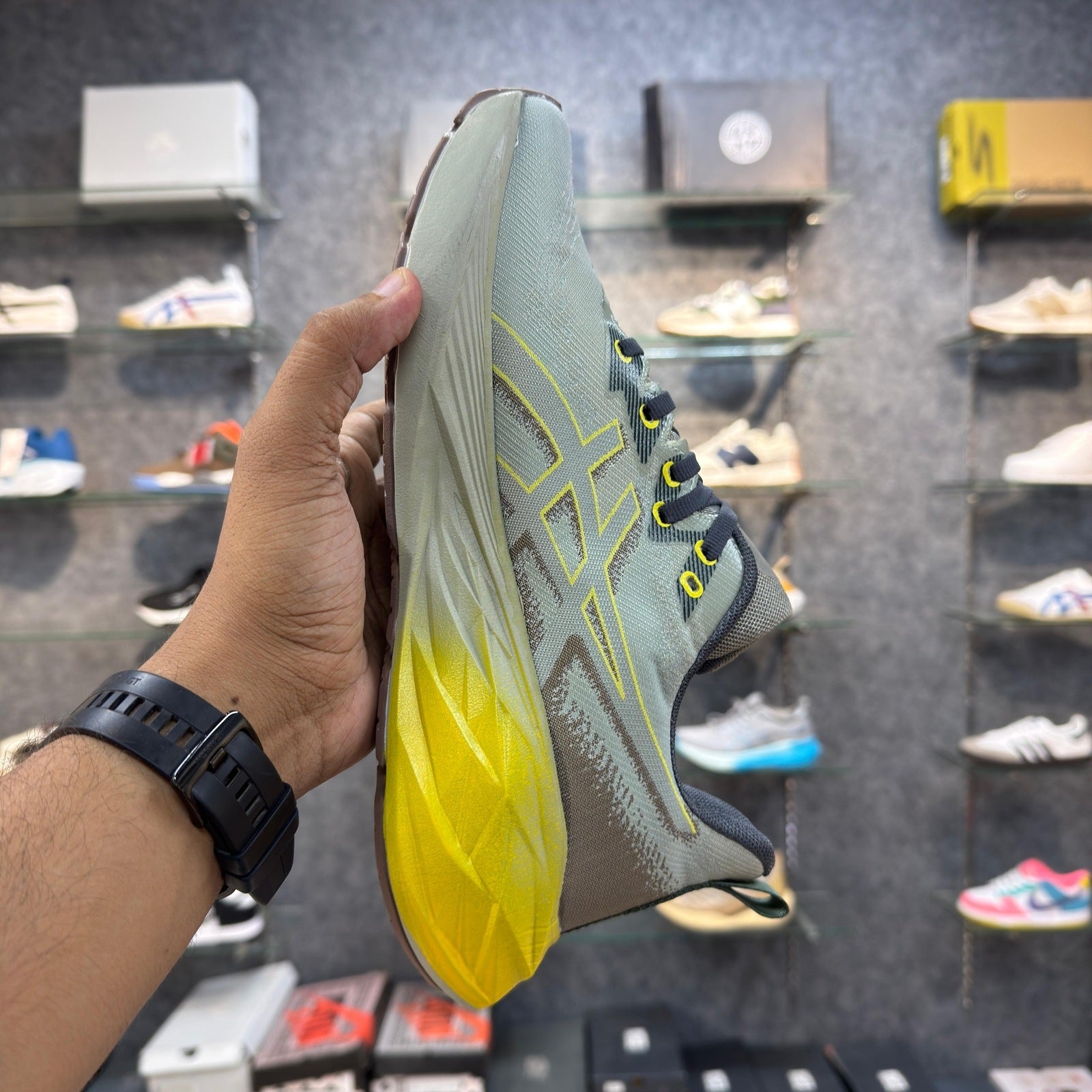 Asics Novablast 4 Electric Lime
