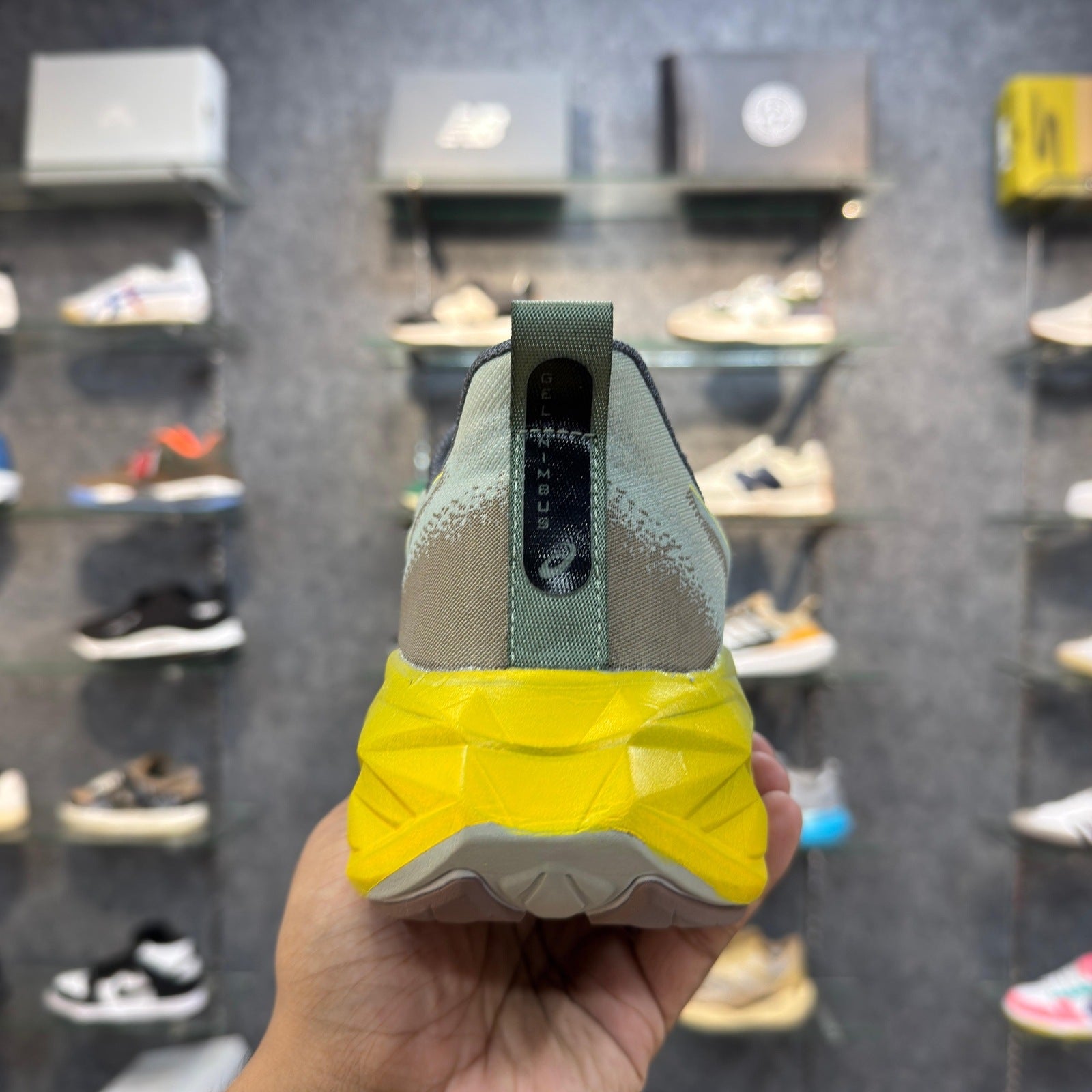 Asics Novablast 4 Electric Lime