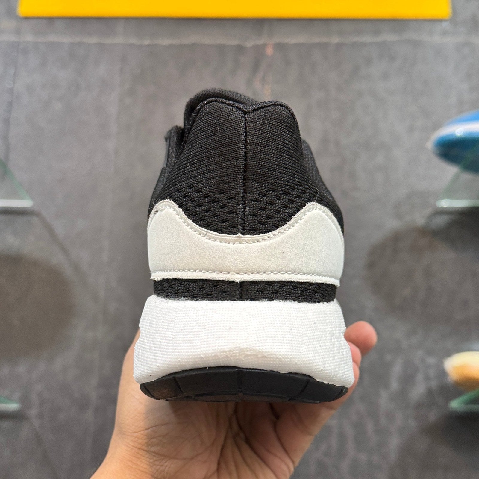 Ad PureBoost 22 Black White 2.0