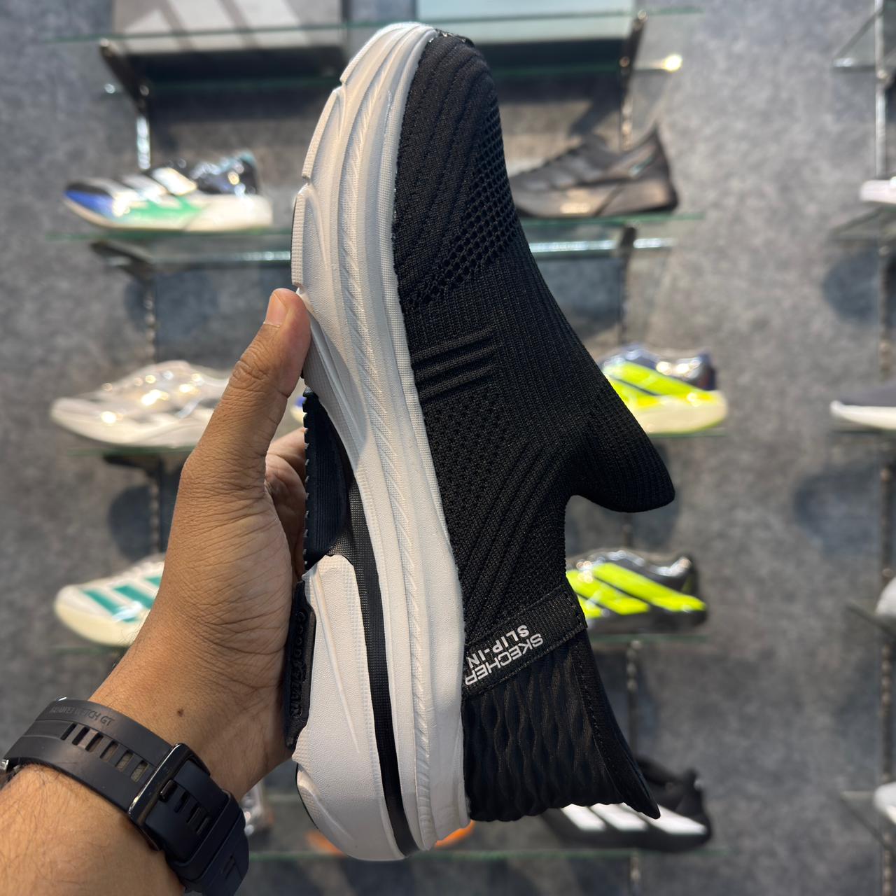 Sketcher Max Cushion Archfit Slip ins 