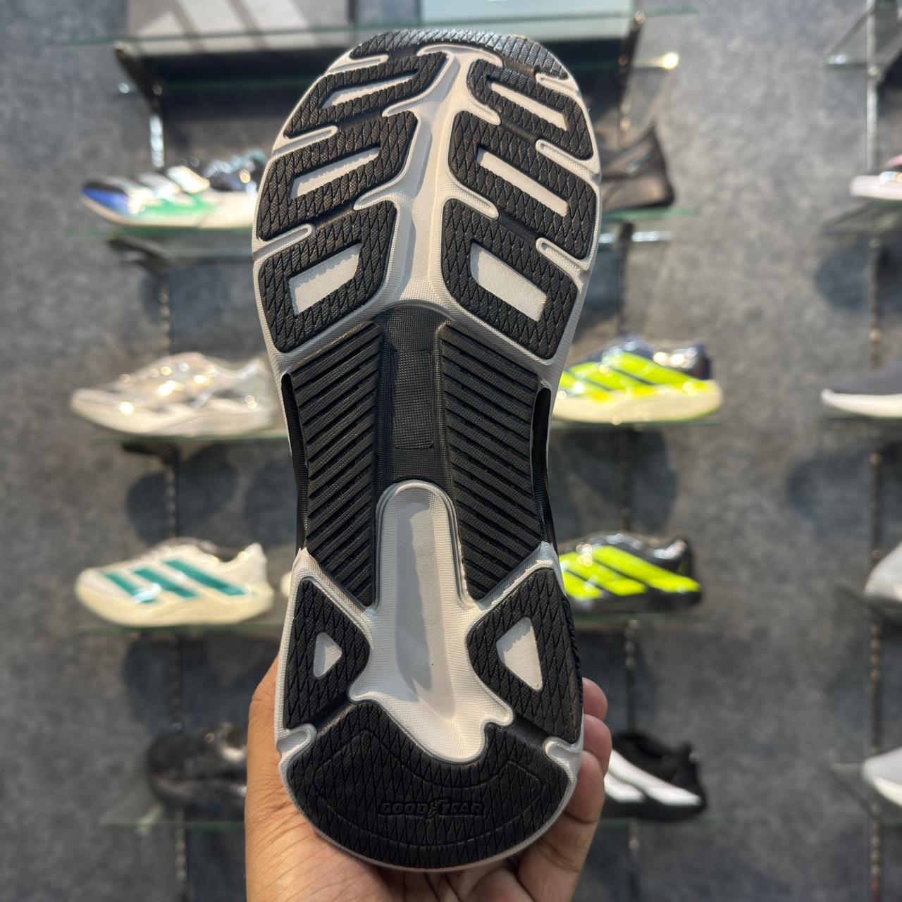 Sketcher Max Cushion Archfit Slip ins 