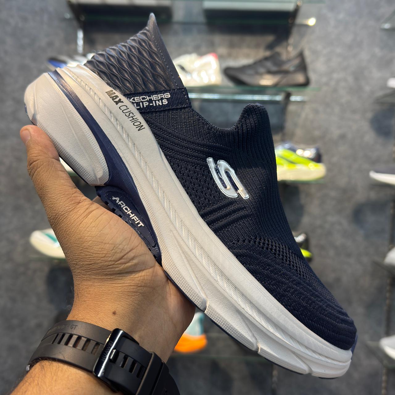 Sketcher Max Cushion Archfit Slip ins 