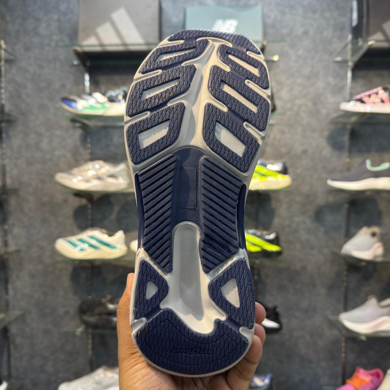 Sketcher Max Cushion Archfit Slip ins 