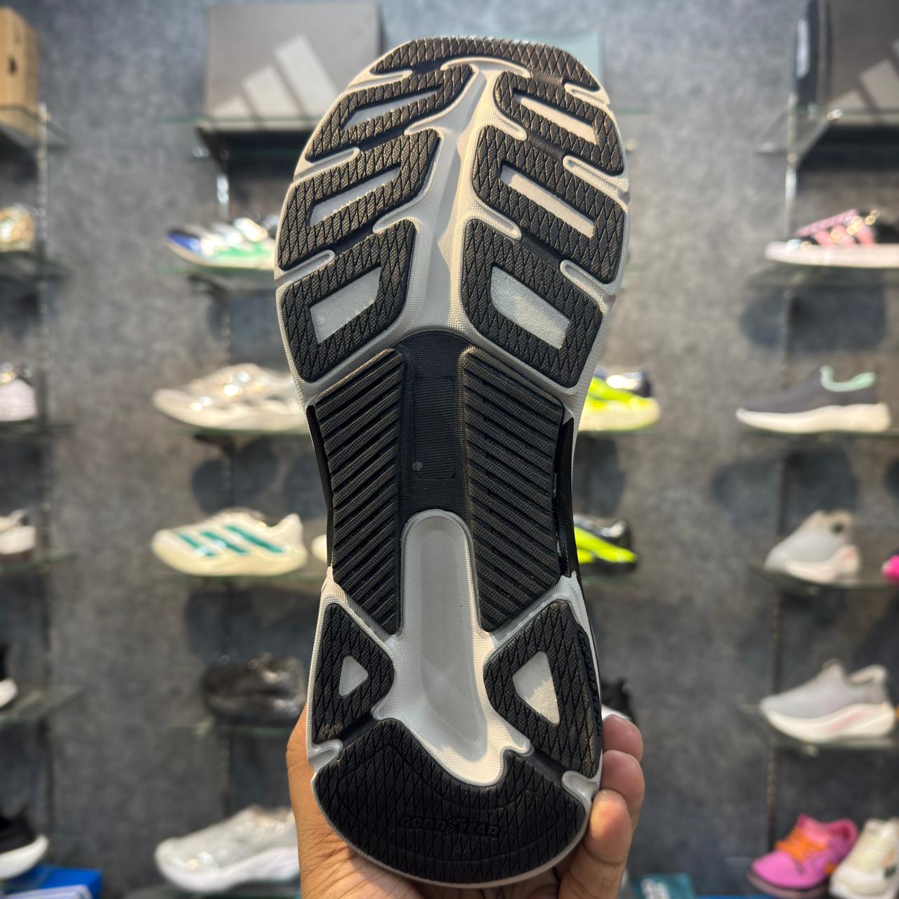 Sketcher Max Cushion Archfit Slip ins 