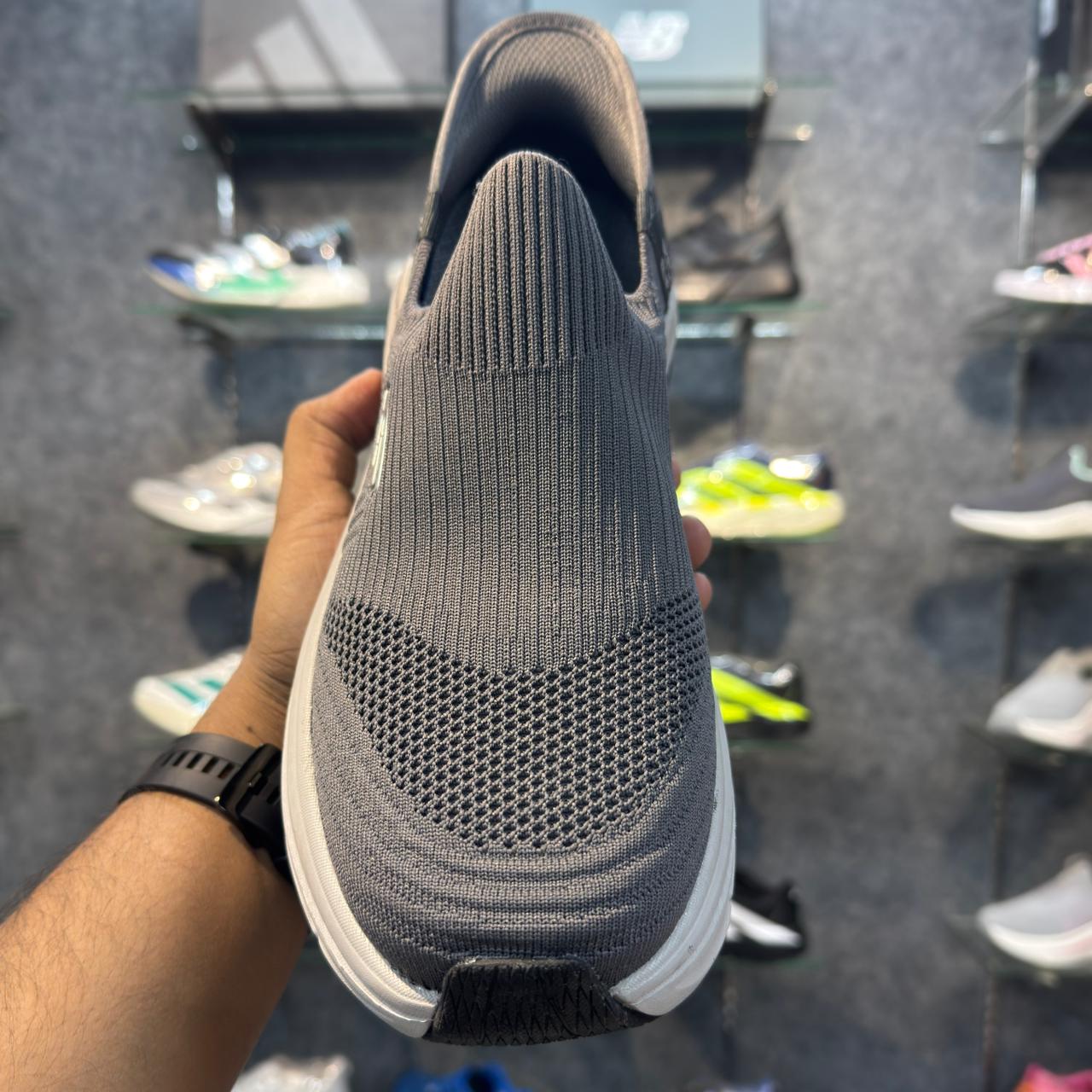 Sketcher Max Cushion Archfit Slip ins 