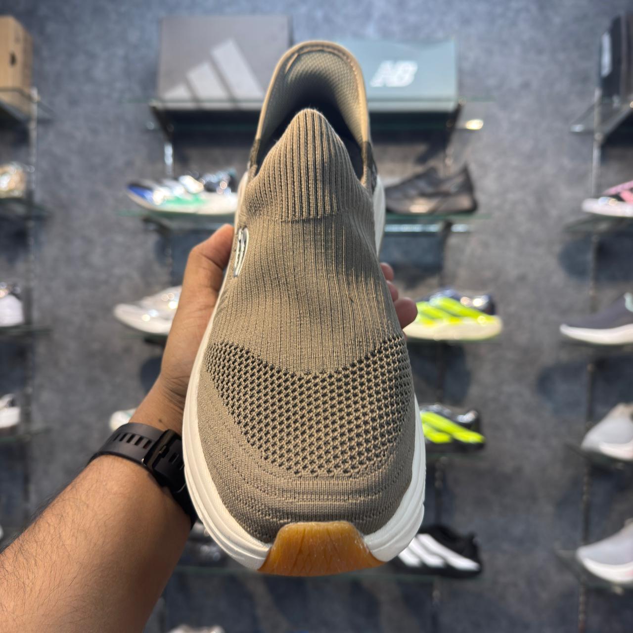 Sketcher Max Cushion Archfit Slip ins 