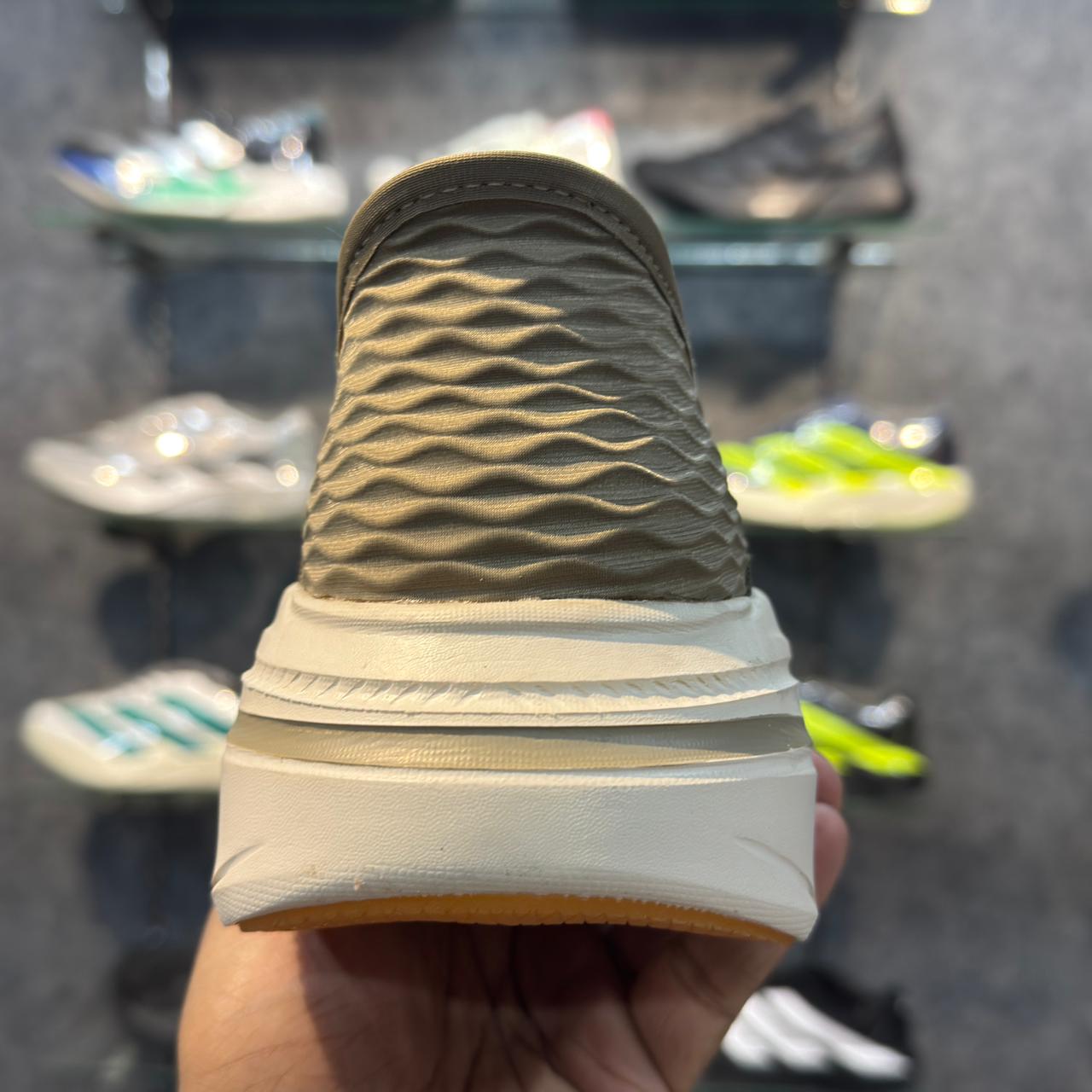 Sketcher Max Cushion Archfit Slip ins 