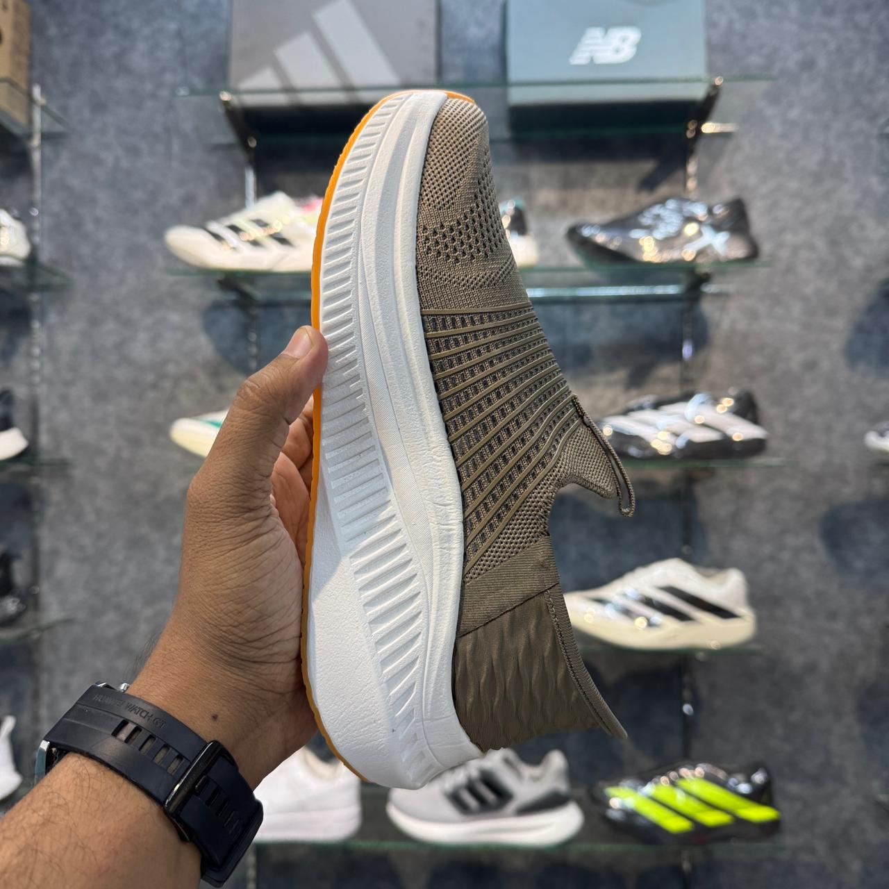 Sketchers ArchFit - Brown White