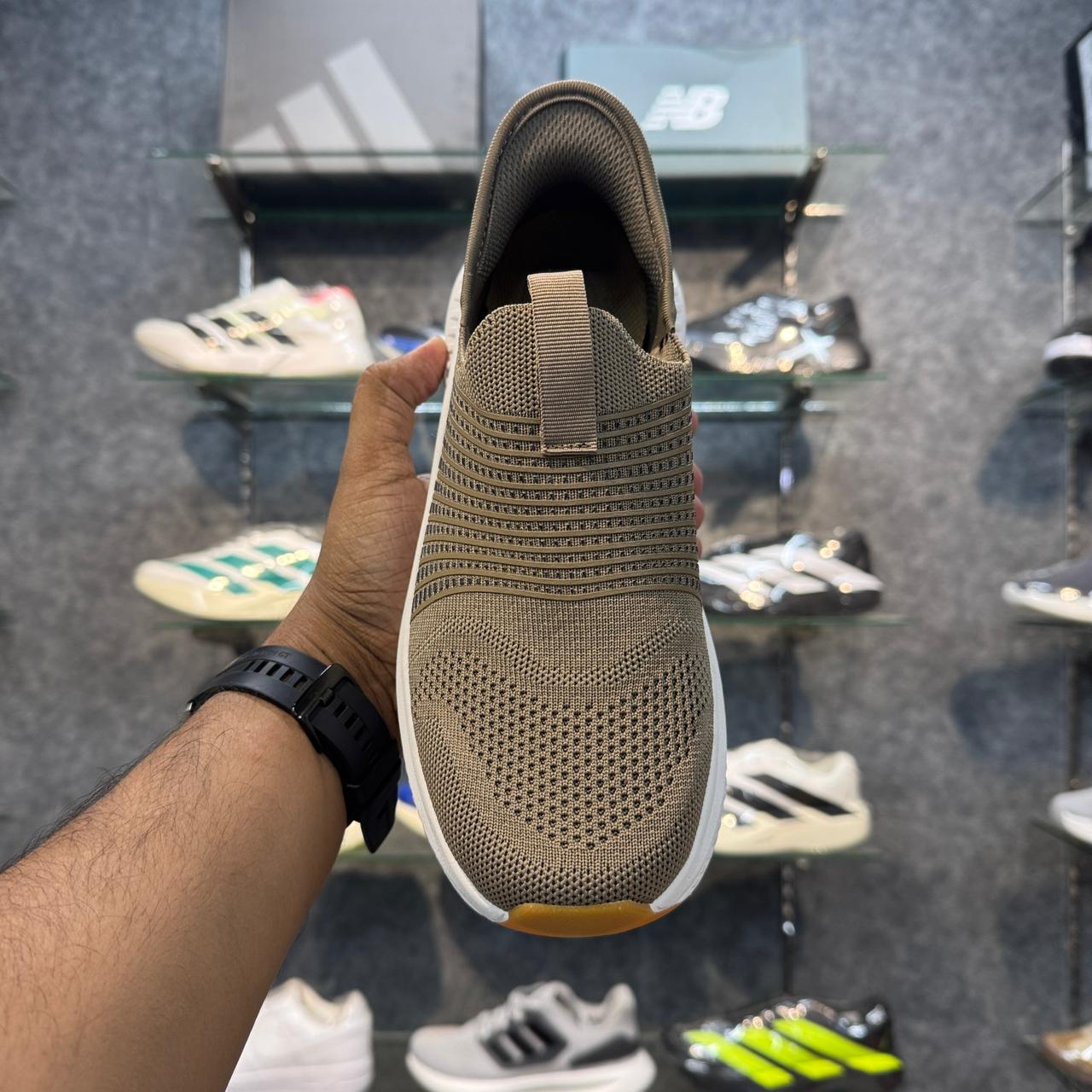 Sketchers ArchFit - Brown White