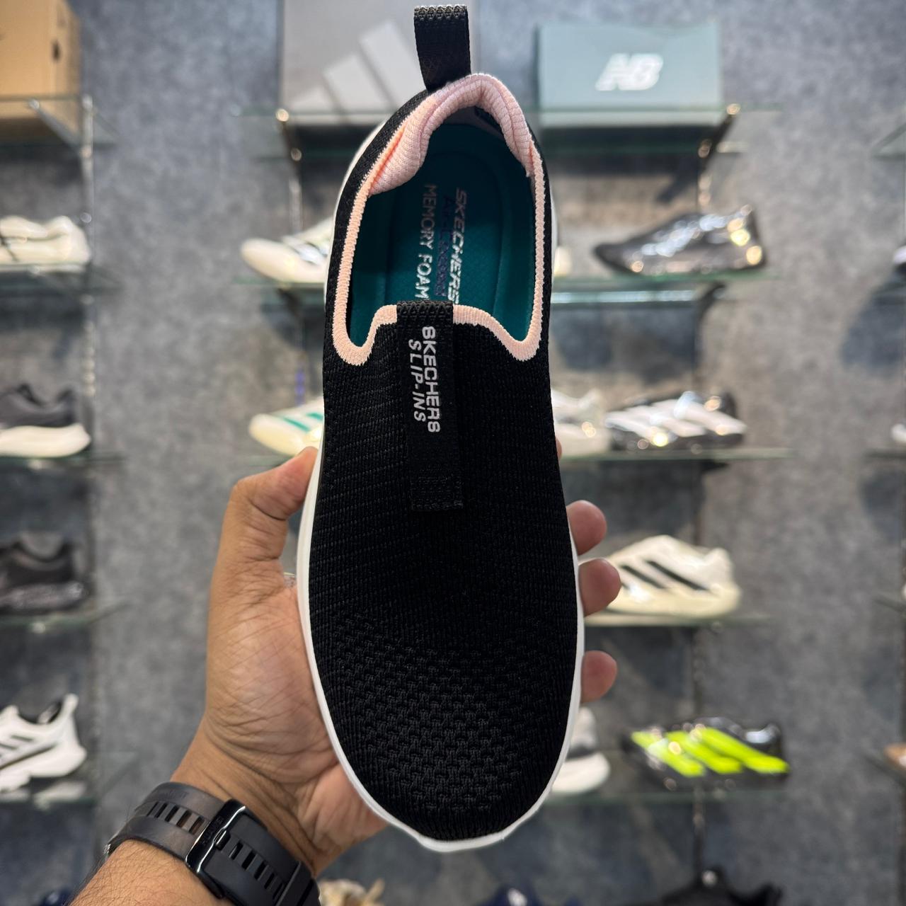 Sketchers GoRun Vapor Foam - Black White Pink