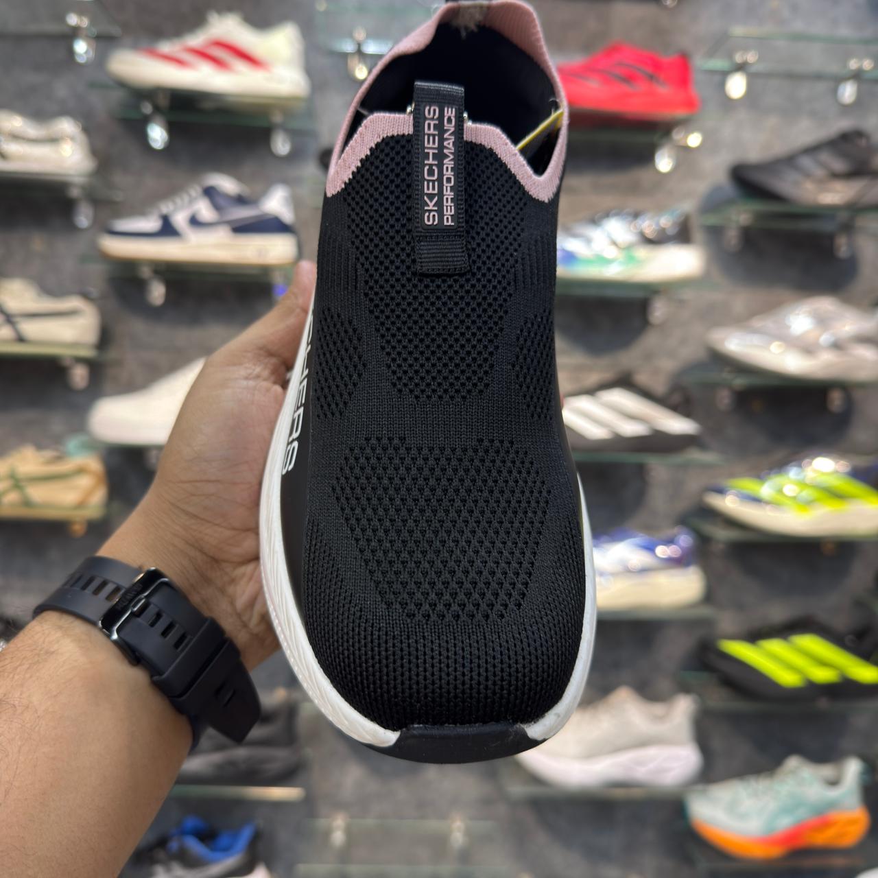 Sketchers Max Cushion 