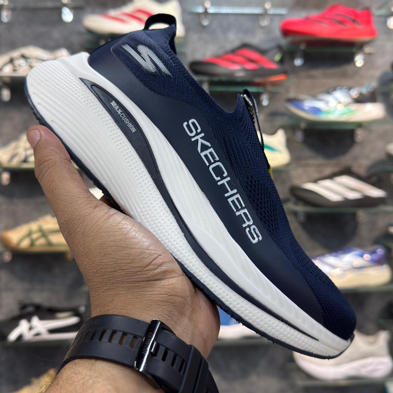 Sketchers Max Cushion 