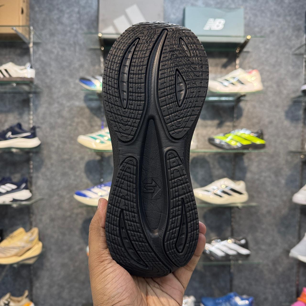 Sketcher Max Cushion All Black