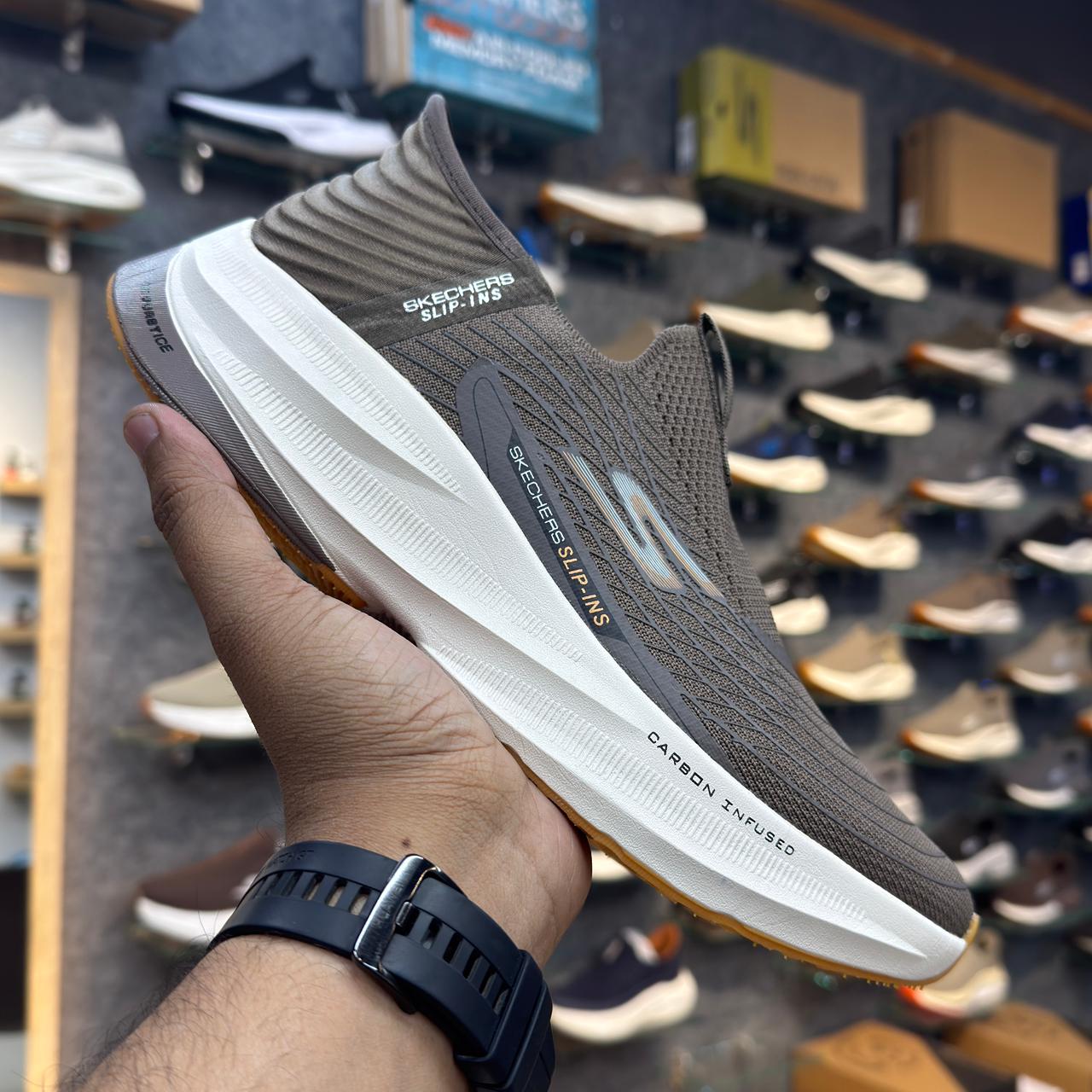 Sketcher Slip ins Archfit Carbon Infused 