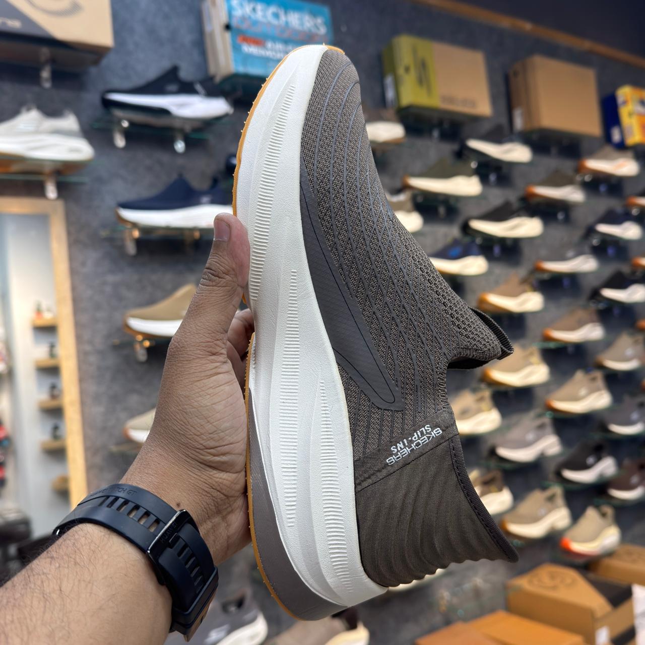 Sketcher Slip ins Archfit Carbon Infused 