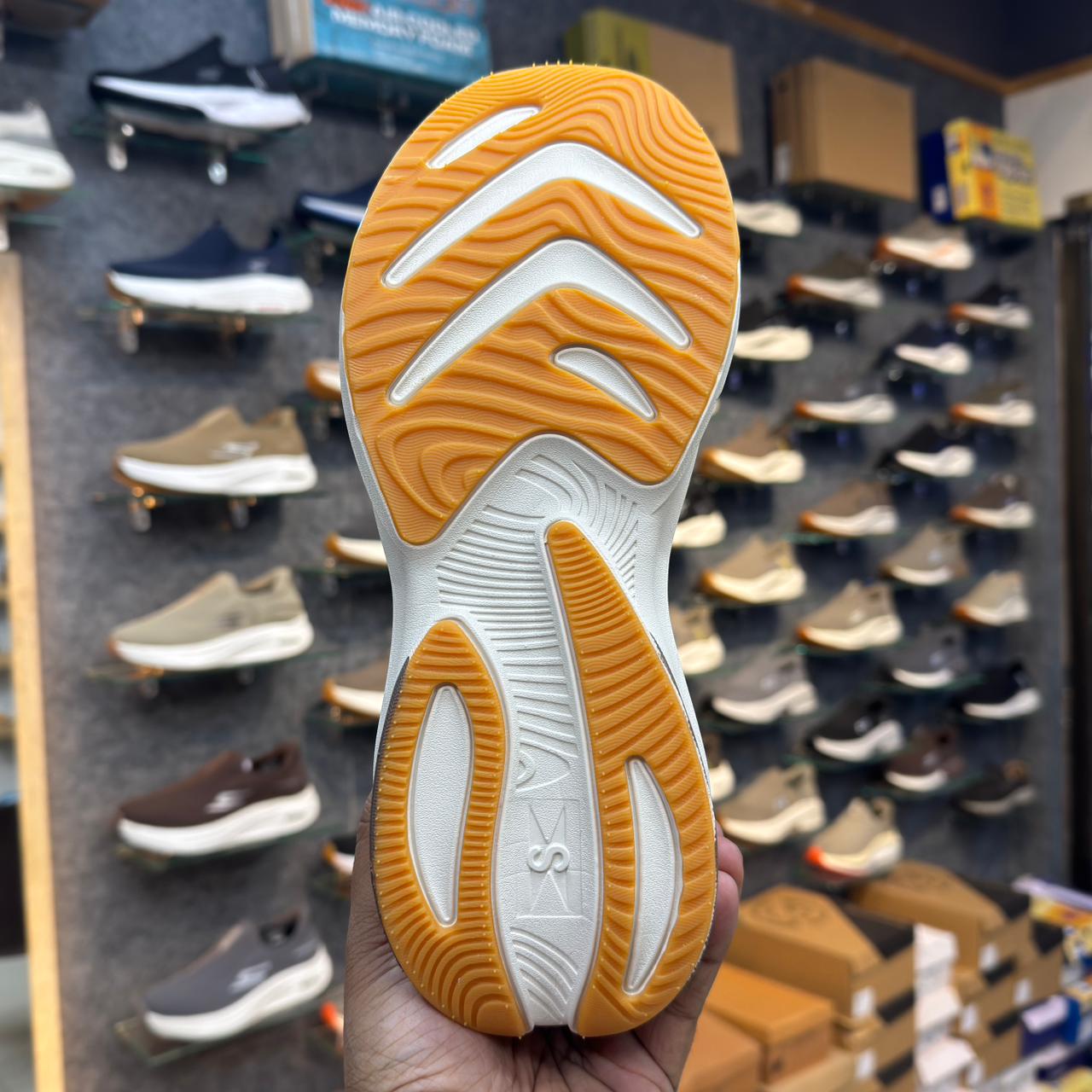 Sketcher Slip ins Archfit Carbon Infused 